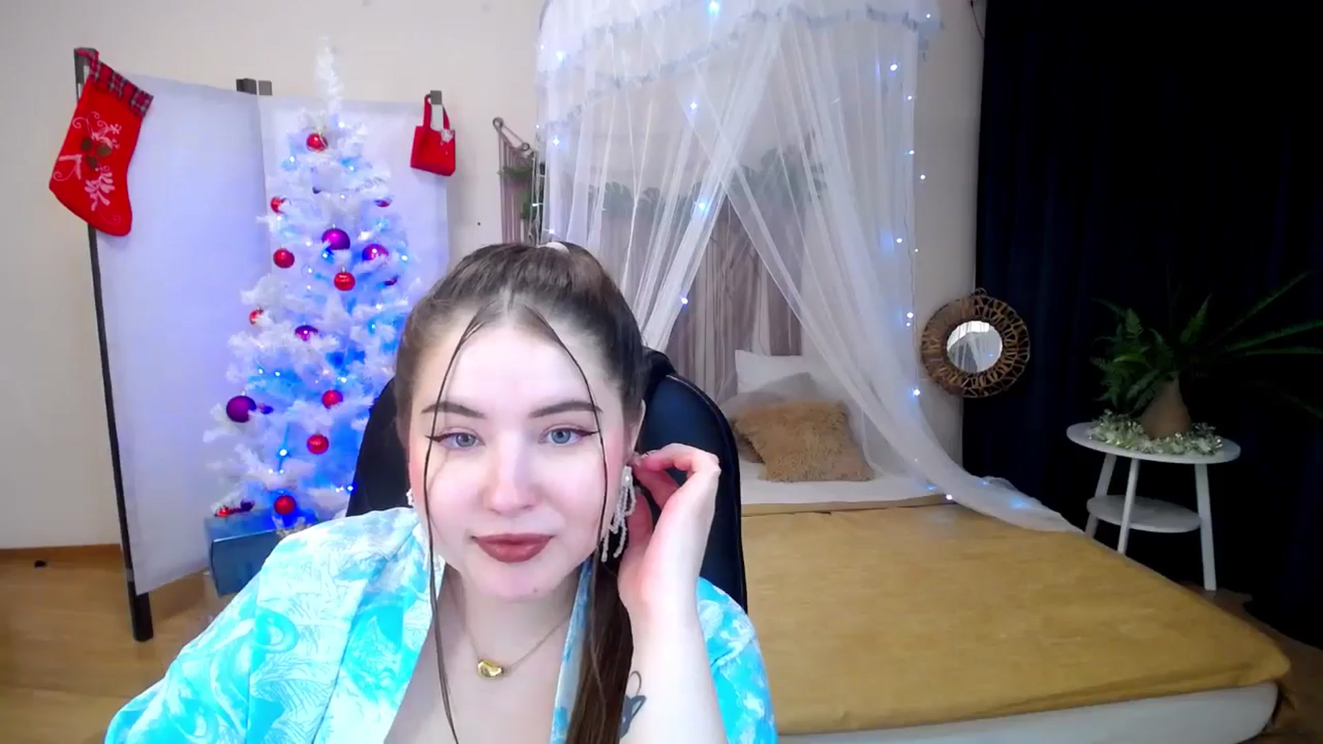 Gallery image thumbnail from AdmireMyEyes's myfreecams stream on, 12/18/2024, 22:31 image 13 of 20