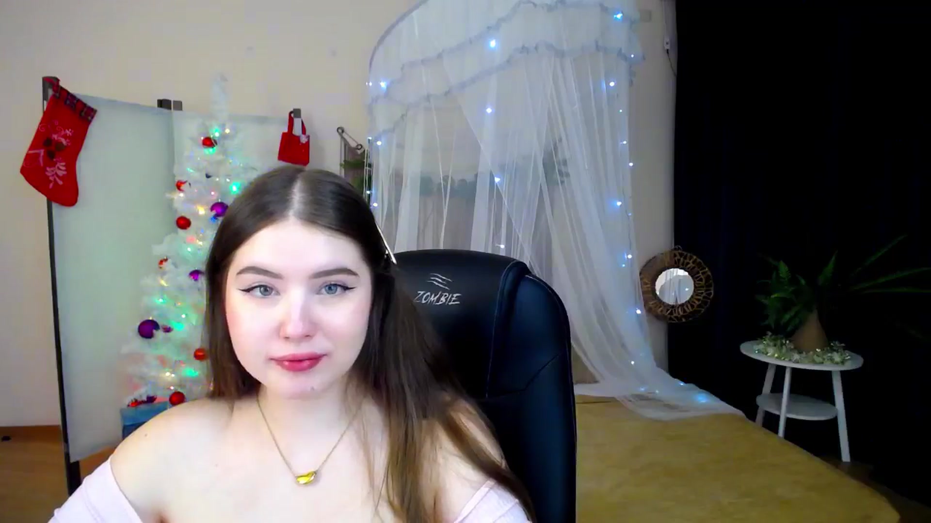 Gallery image thumbnail from AdmireMyEyes's myfreecams stream on, 12/19/2024, 19:10 image 16 of 20