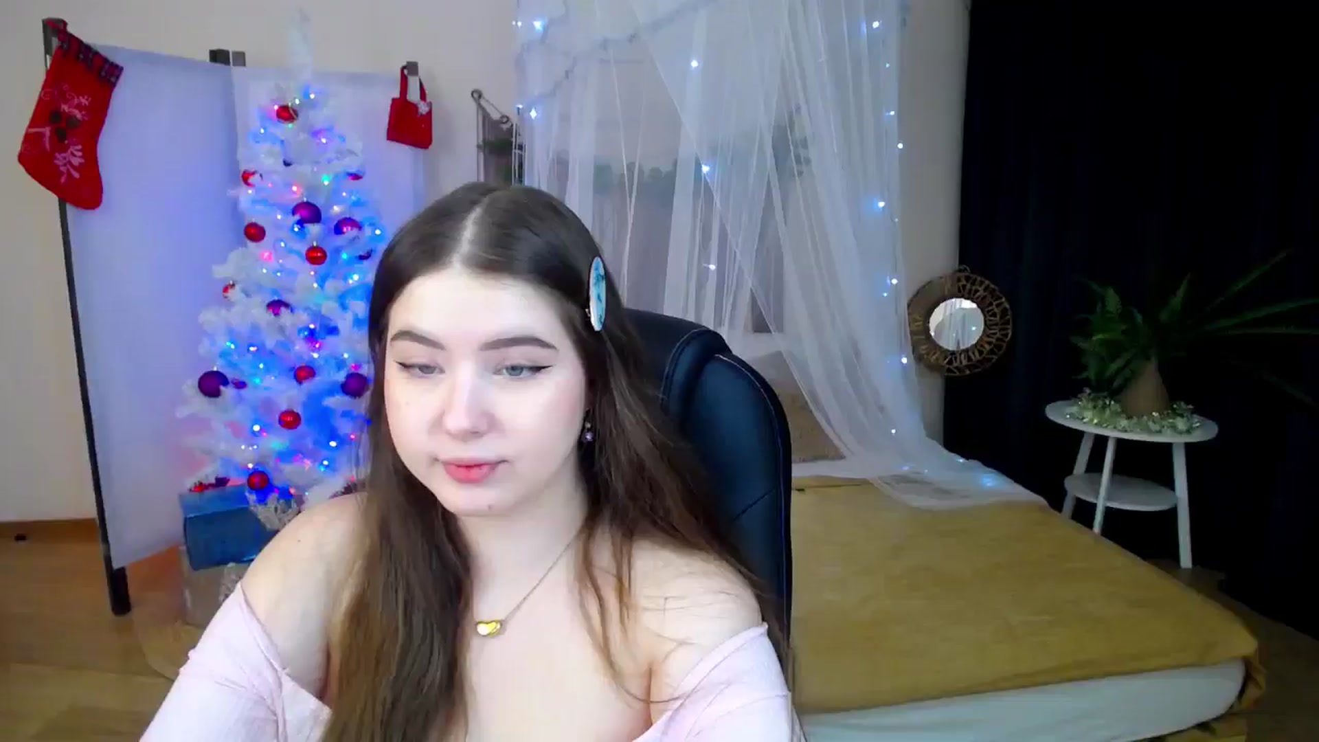 Gallery image thumbnail from AdmireMyEyes's myfreecams stream on, 12/19/2024, 19:10 image 1 of 20