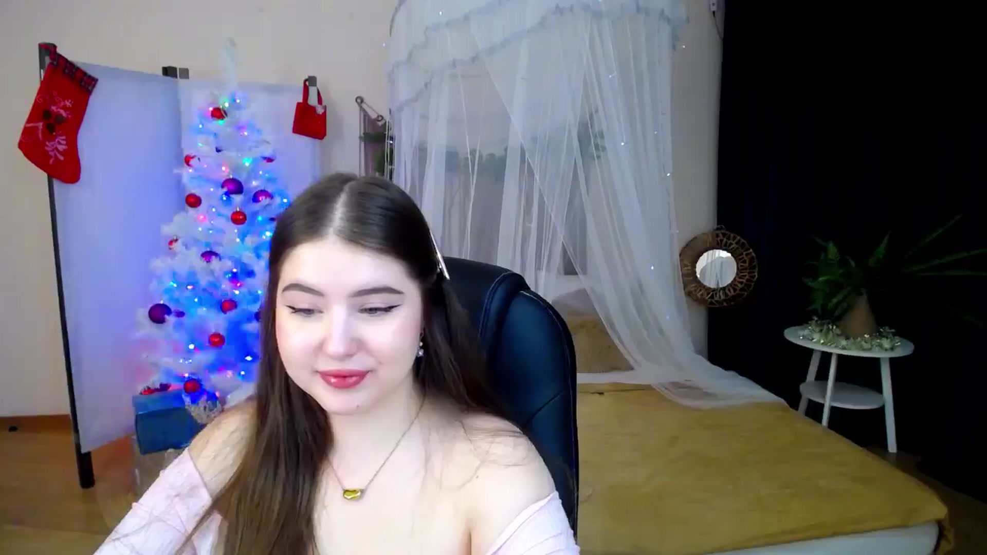Gallery image thumbnail from AdmireMyEyes's myfreecams stream on, 12/19/2024, 19:10 image 19 of 20