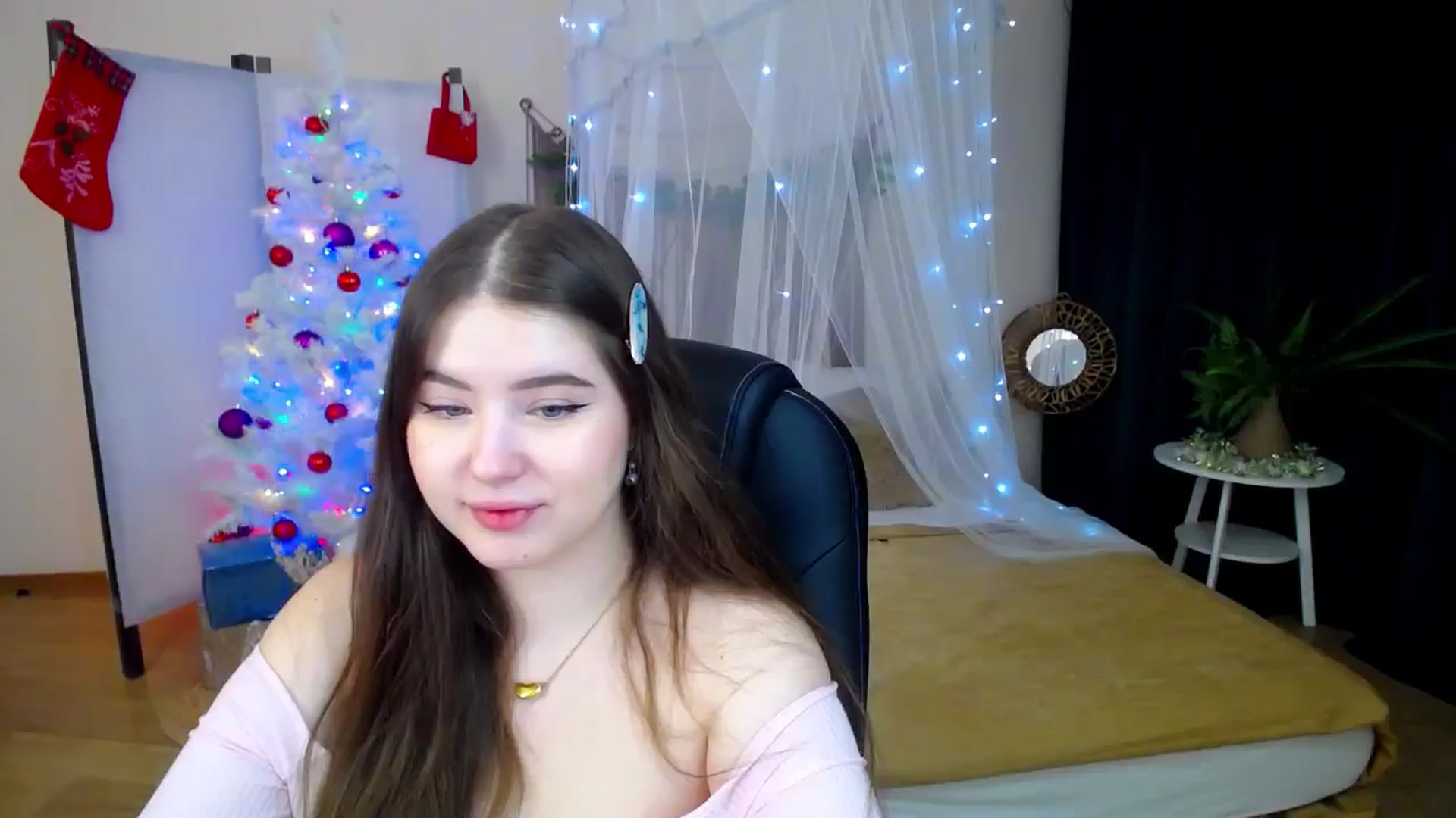 Gallery image thumbnail from AdmireMyEyes's myfreecams stream on, 12/19/2024, 19:10 image 2 of 20
