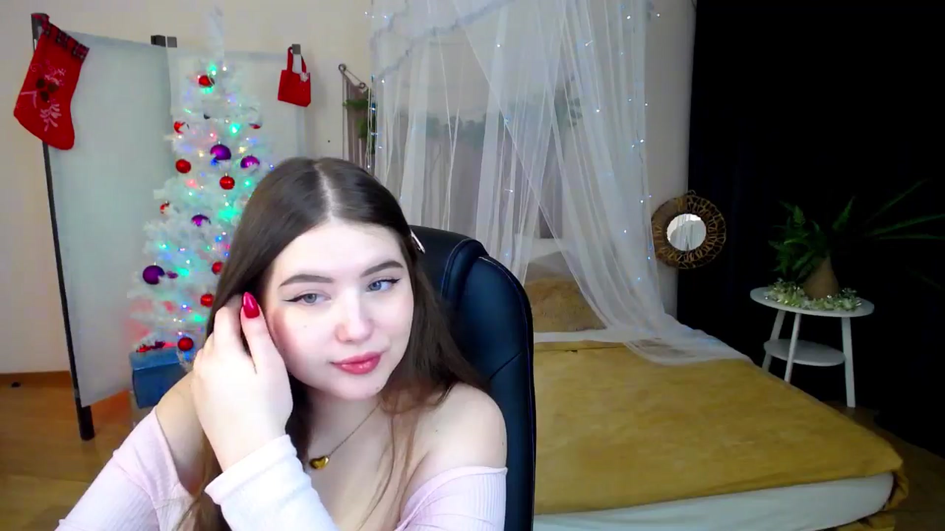 Gallery image thumbnail from AdmireMyEyes's myfreecams stream on, 12/19/2024, 19:10 image 11 of 20