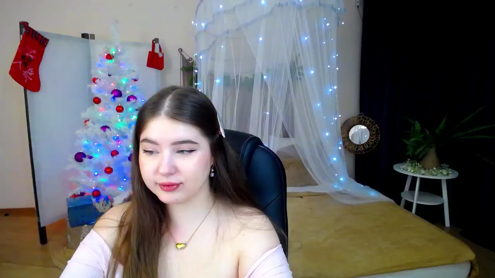 Gallery image thumbnail from AdmireMyEyes's myfreecams stream on, 12/19/2024, 19:10 image 18 of 20