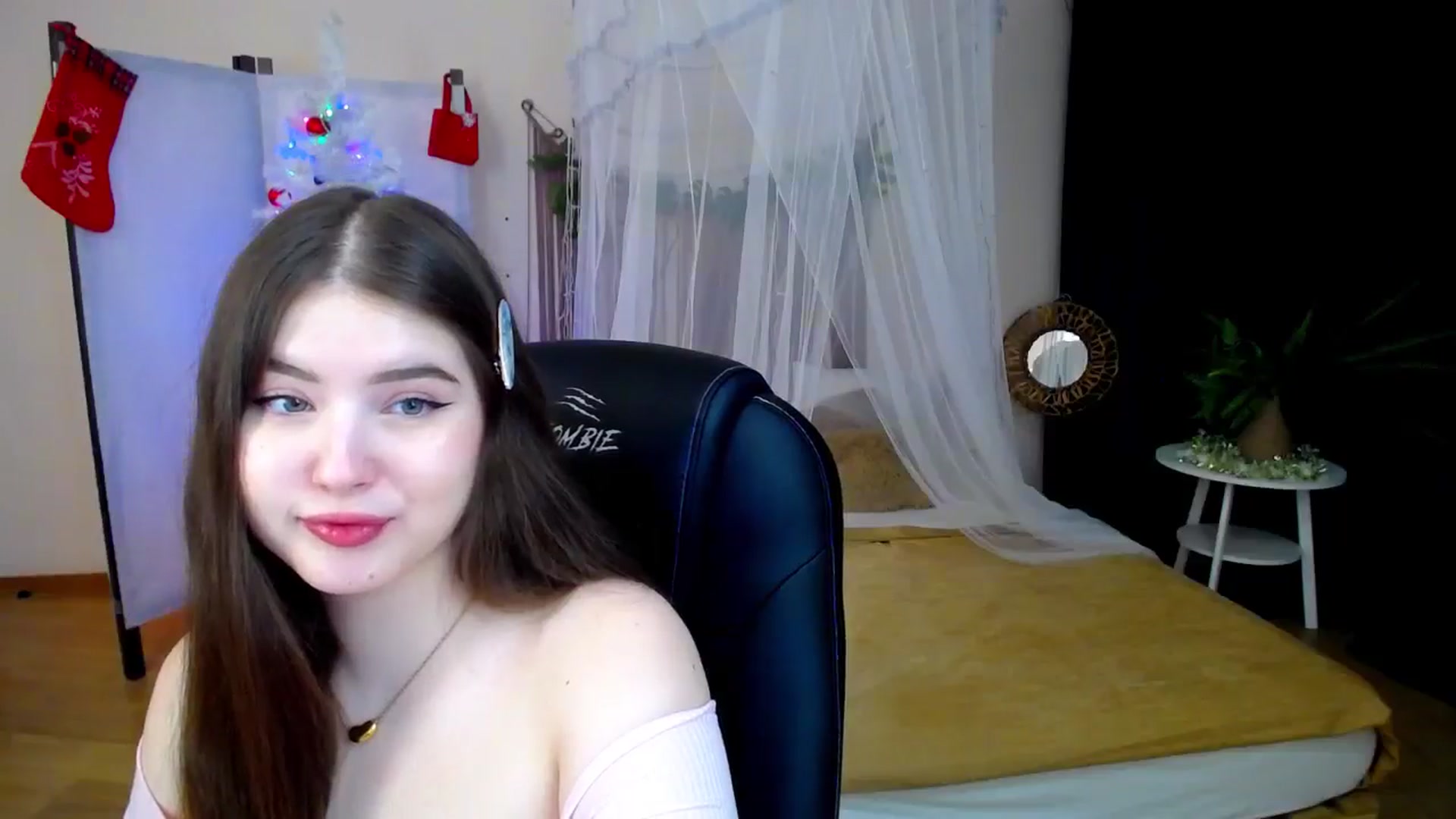 Gallery image thumbnail from AdmireMyEyes's myfreecams stream on, 12/19/2024, 19:10 image 9 of 20