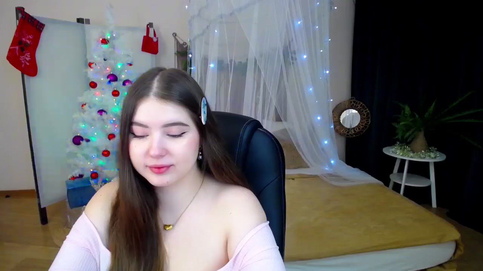 Gallery image thumbnail from AdmireMyEyes's myfreecams stream on, 12/19/2024, 19:10 image 4 of 20