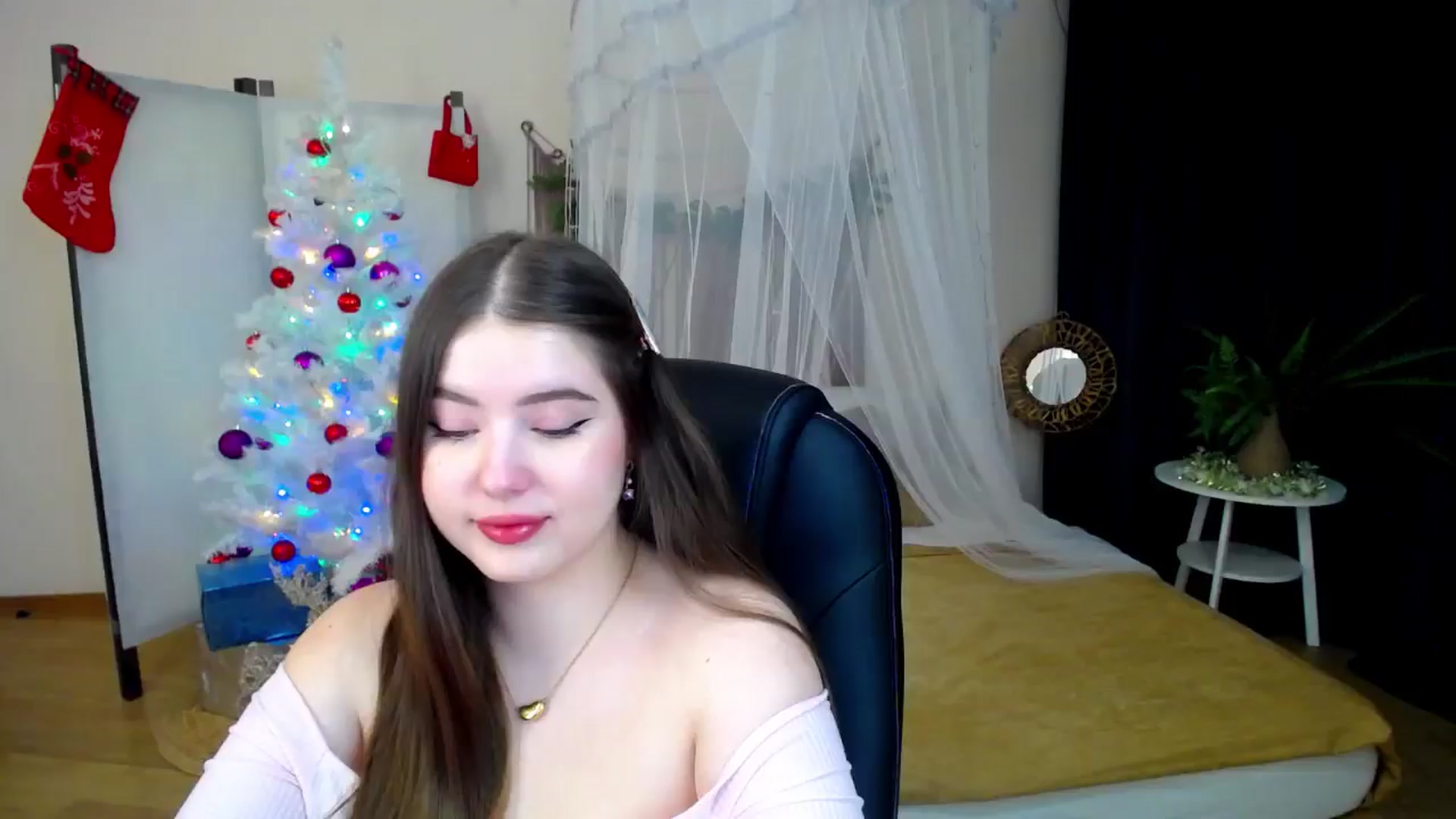 Gallery image thumbnail from AdmireMyEyes's myfreecams stream on, 12/19/2024, 20:33 image 1 of 20