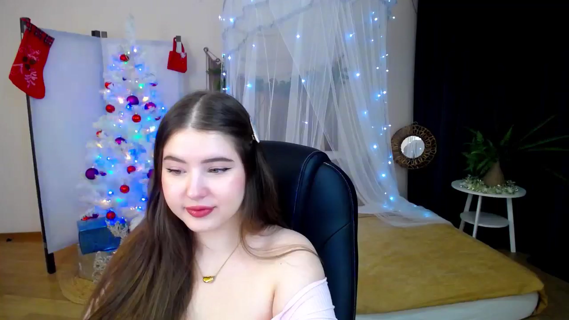 Gallery image thumbnail from AdmireMyEyes's myfreecams stream on, 12/19/2024, 20:33 image 12 of 20