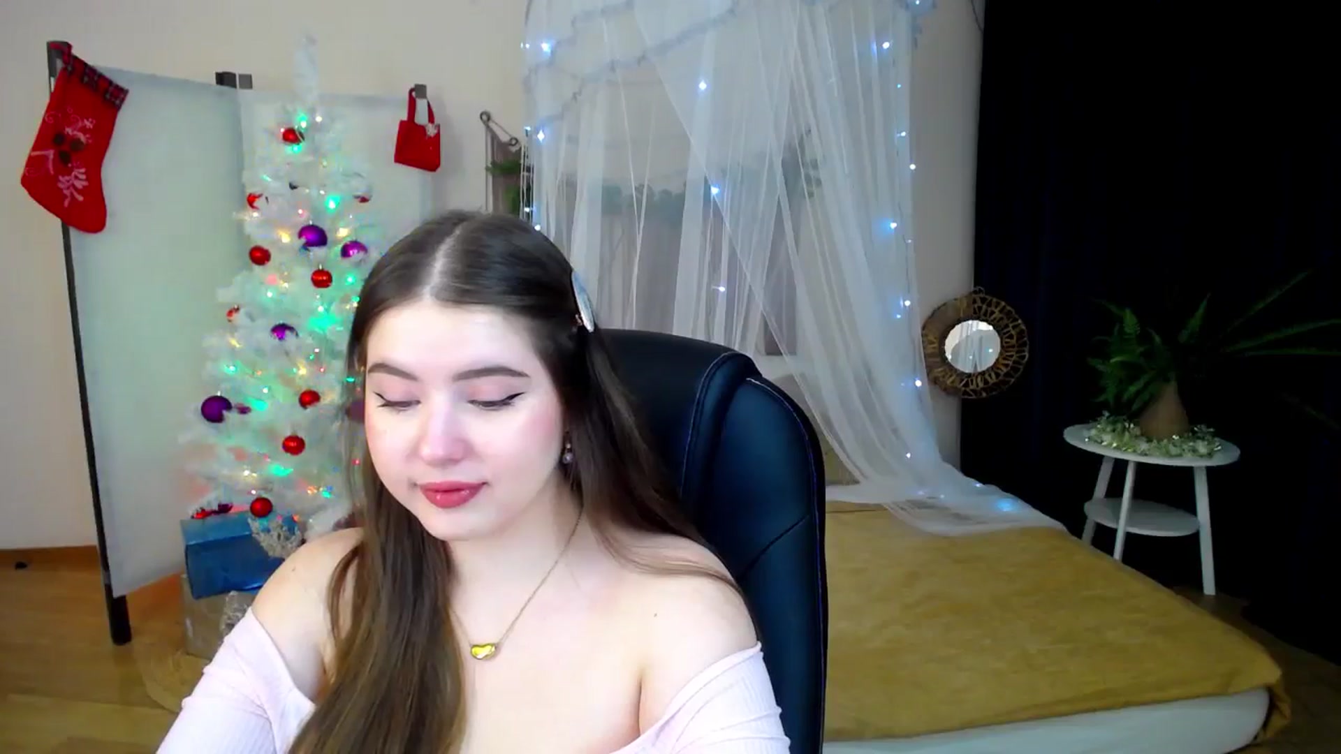 Gallery image thumbnail from AdmireMyEyes's myfreecams stream on, 12/19/2024, 20:33 image 2 of 20