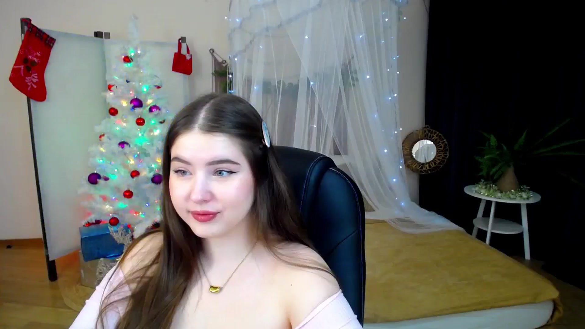 Gallery image thumbnail from AdmireMyEyes's myfreecams stream on, 12/19/2024, 20:33 image 9 of 20