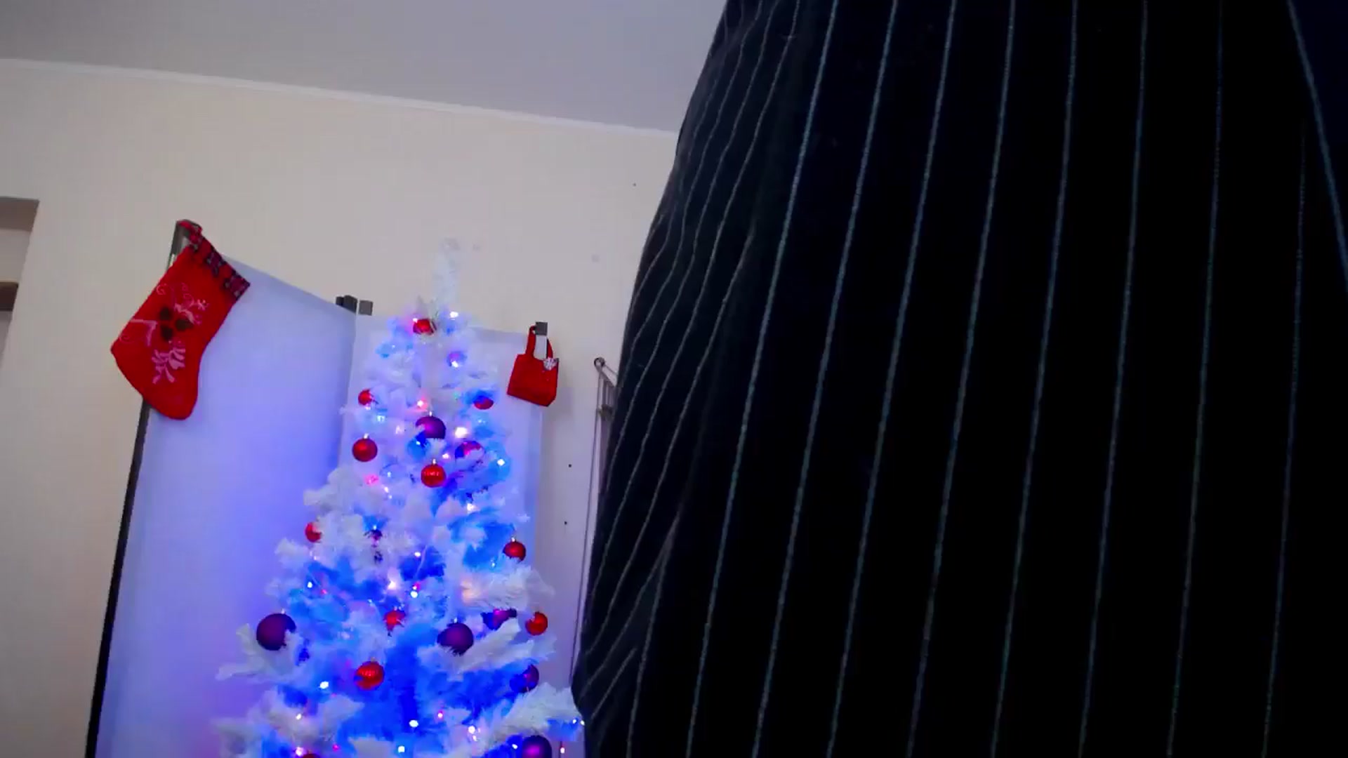 Gallery image thumbnail from AdmireMyEyes's myfreecams stream on, 12/19/2024, 20:33 image 20 of 20