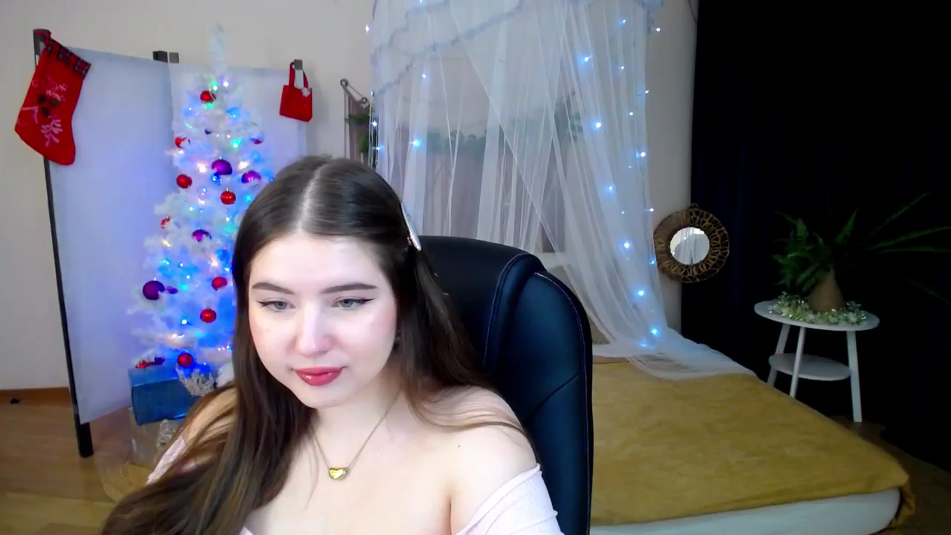 Gallery image thumbnail from AdmireMyEyes's myfreecams stream on, 12/19/2024, 20:33 image 8 of 20
