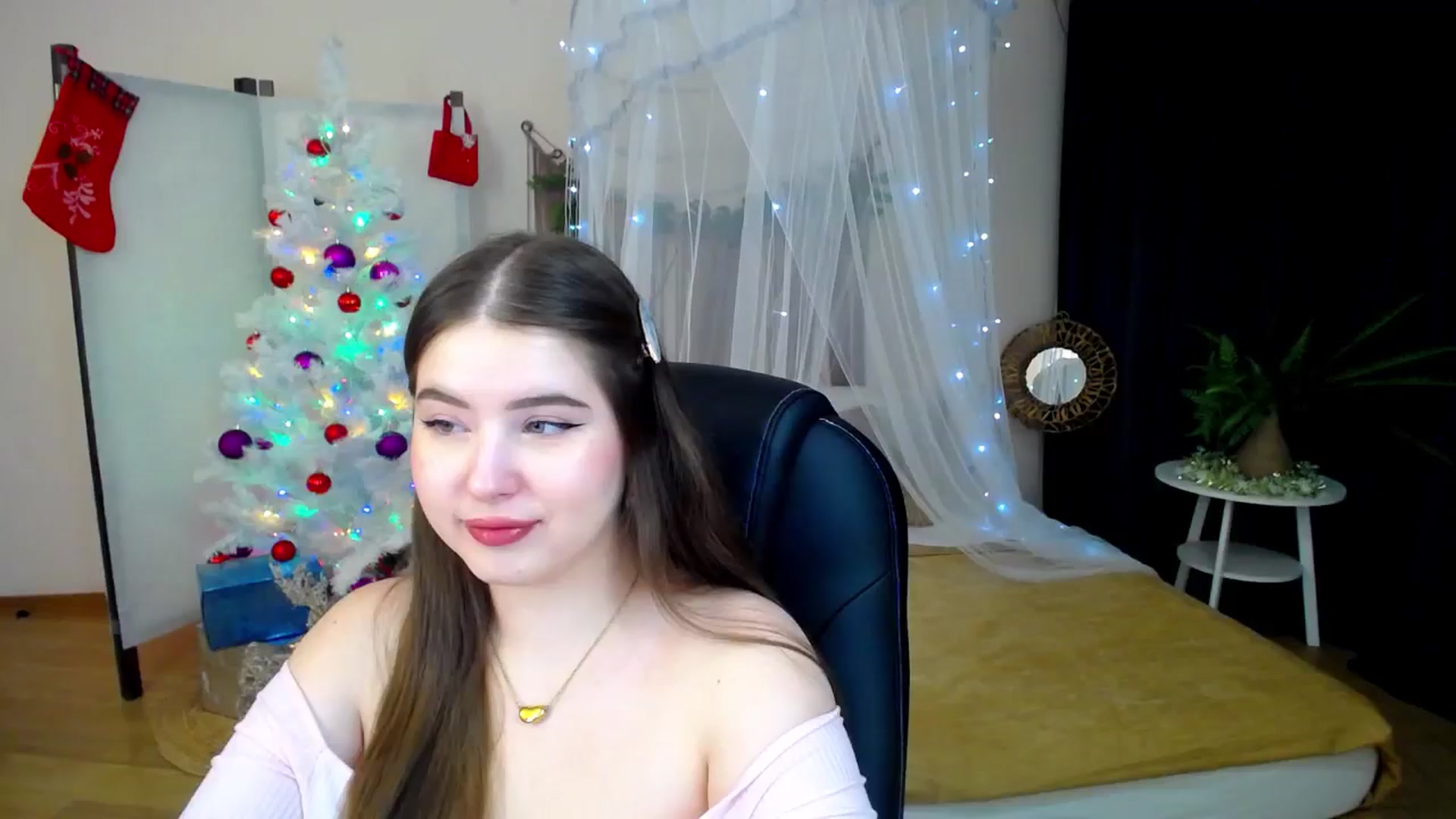 Gallery image thumbnail from AdmireMyEyes's myfreecams stream on, 12/19/2024, 20:33 image 6 of 20