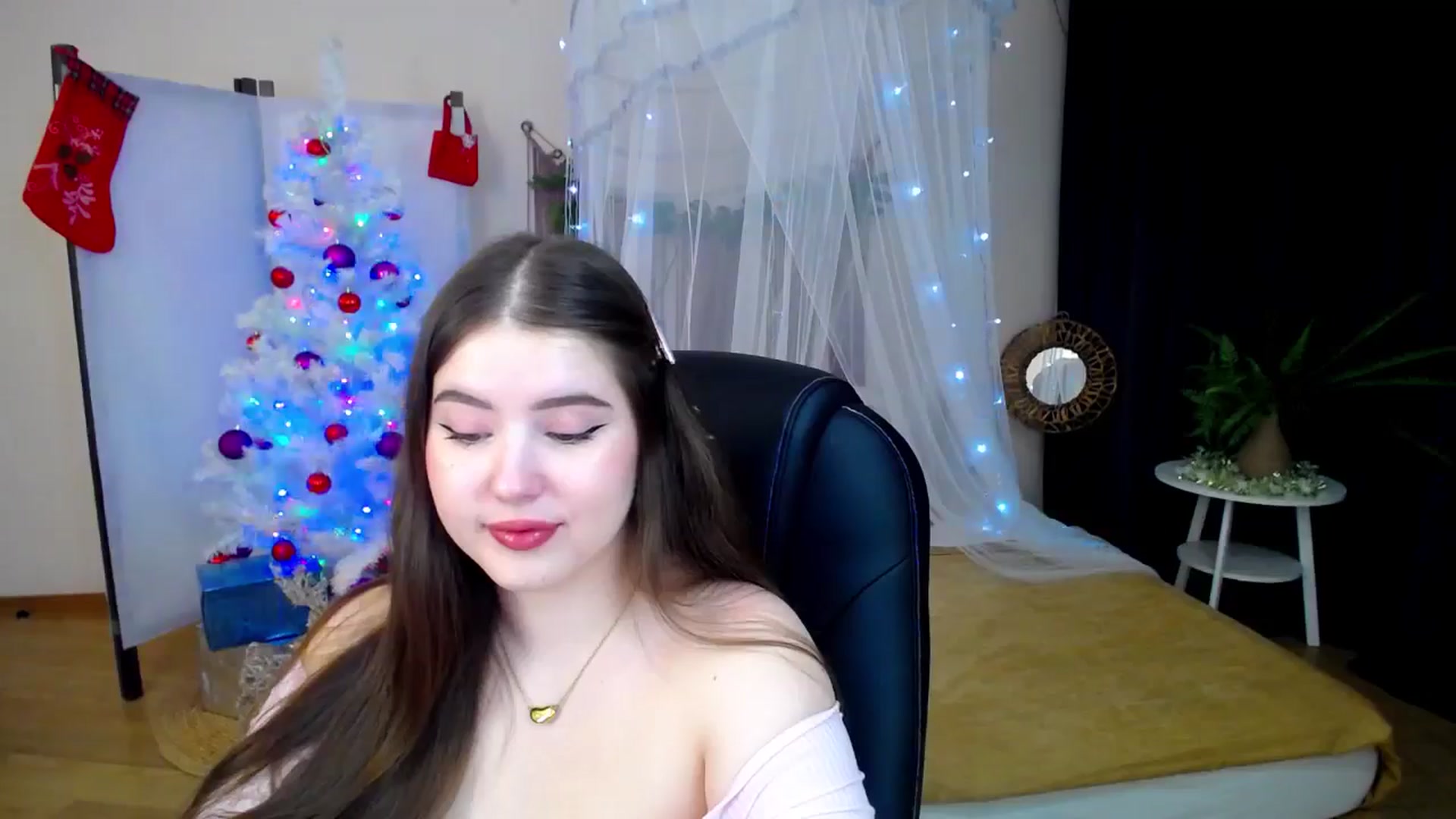 Gallery image thumbnail from AdmireMyEyes's myfreecams stream on, 12/19/2024, 20:33 image 10 of 20