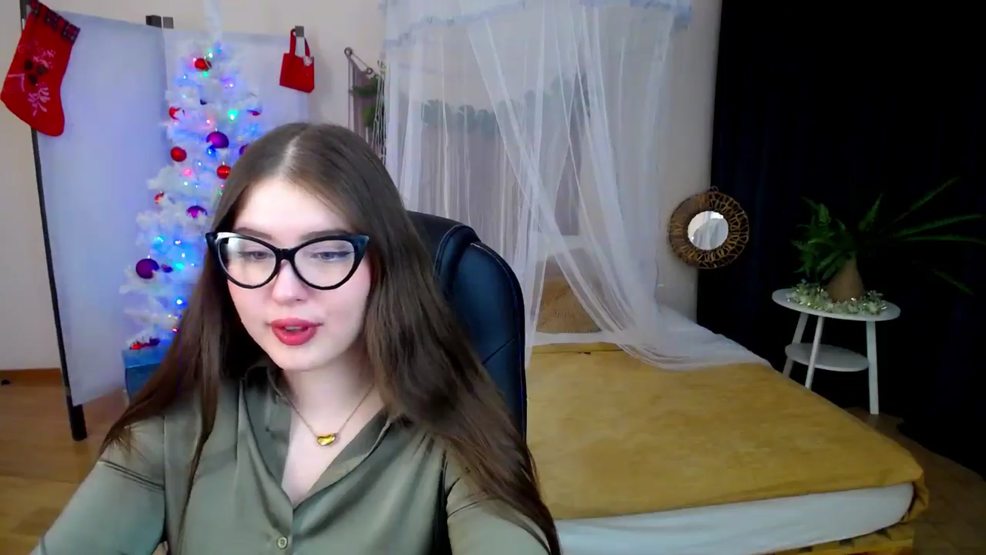 Gallery image thumbnail from AdmireMyEyes's myfreecams stream on, 12/19/2024, 21:47 image 10 of 20