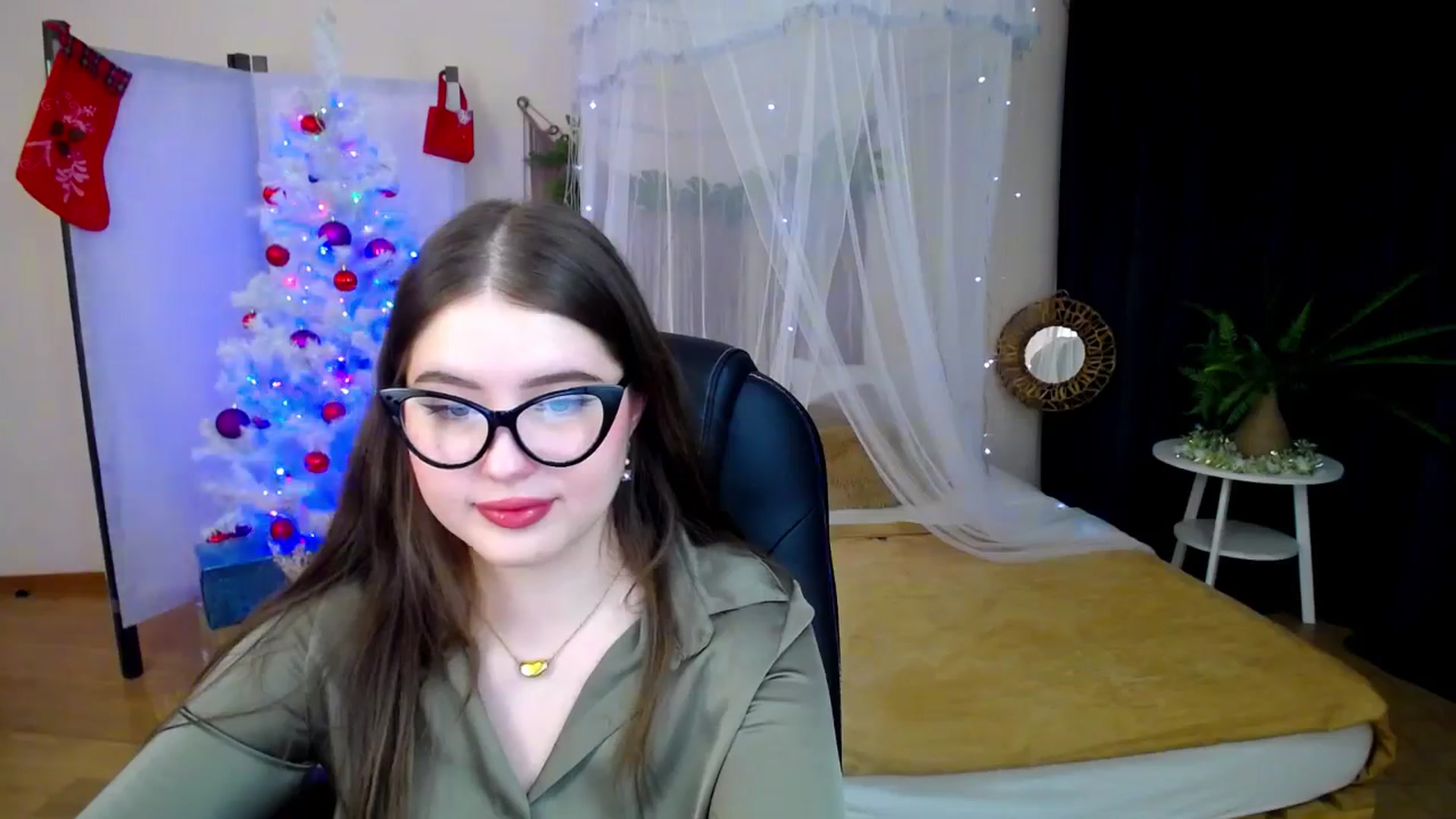 Gallery image thumbnail from AdmireMyEyes's myfreecams stream on, 12/19/2024, 21:47 image 18 of 20