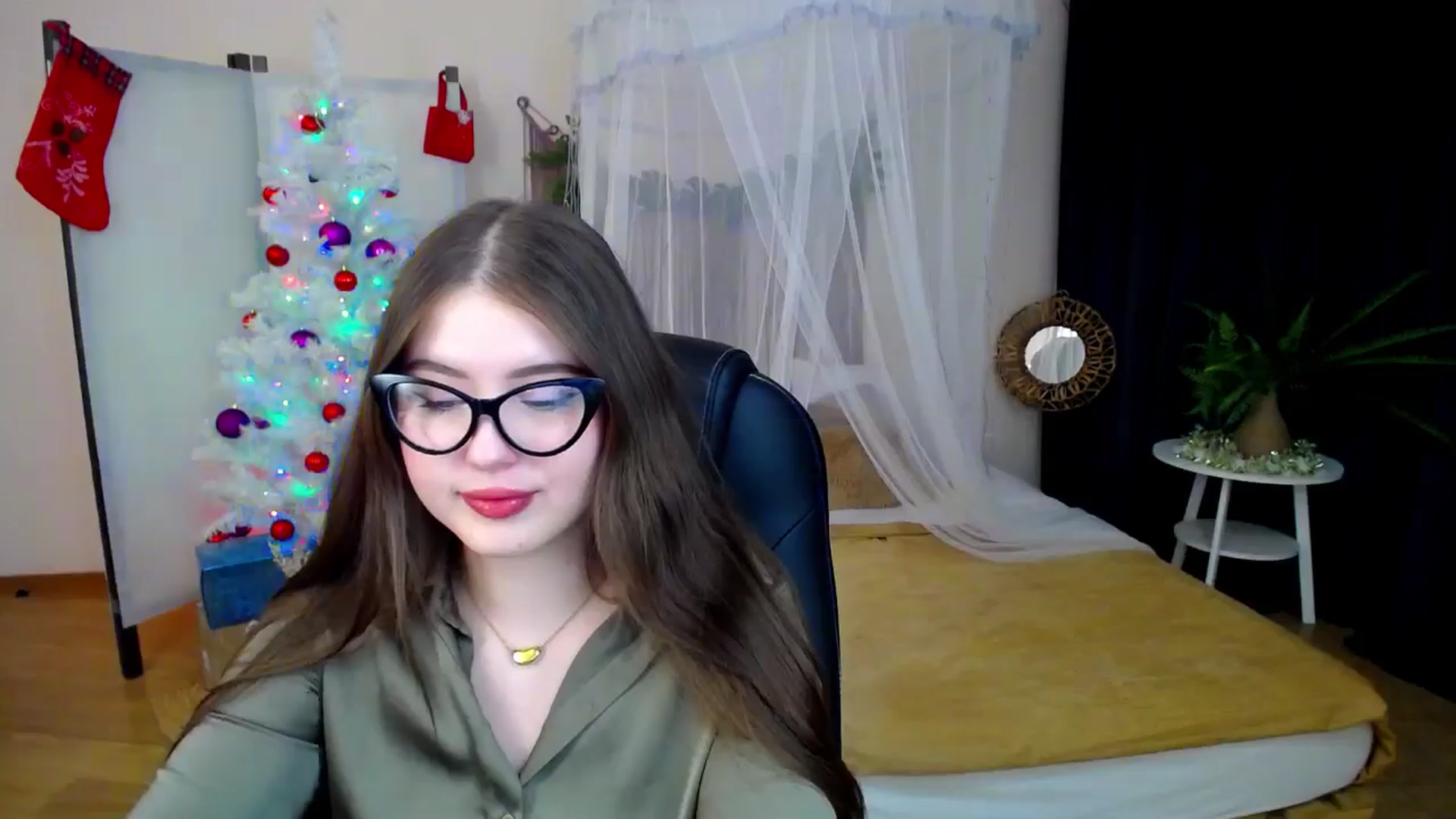 Gallery image thumbnail from AdmireMyEyes's myfreecams stream on, 12/19/2024, 21:47 image 17 of 20