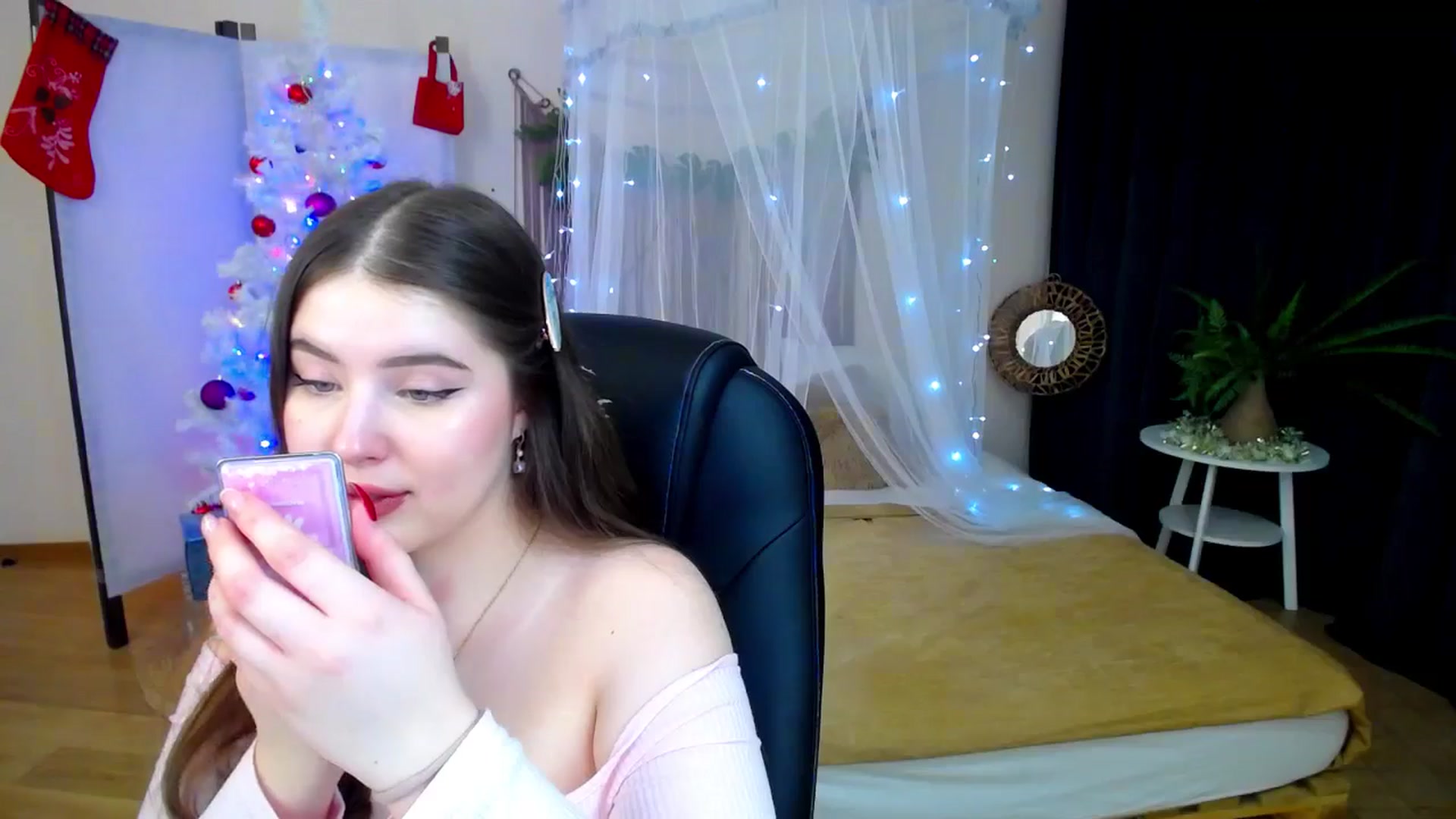 Gallery image thumbnail from AdmireMyEyes's myfreecams stream on, 12/19/2024, 21:47 image 6 of 20