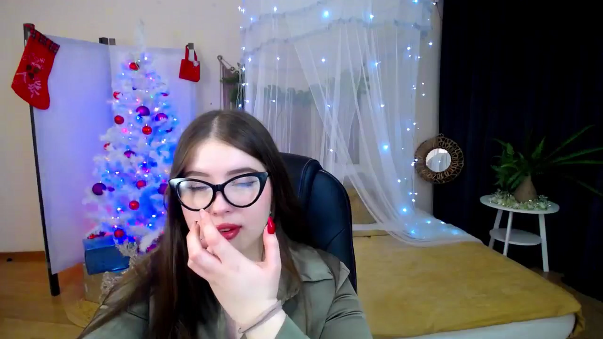 Gallery image thumbnail from AdmireMyEyes's myfreecams stream on, 12/19/2024, 23:00 image 20 of 20