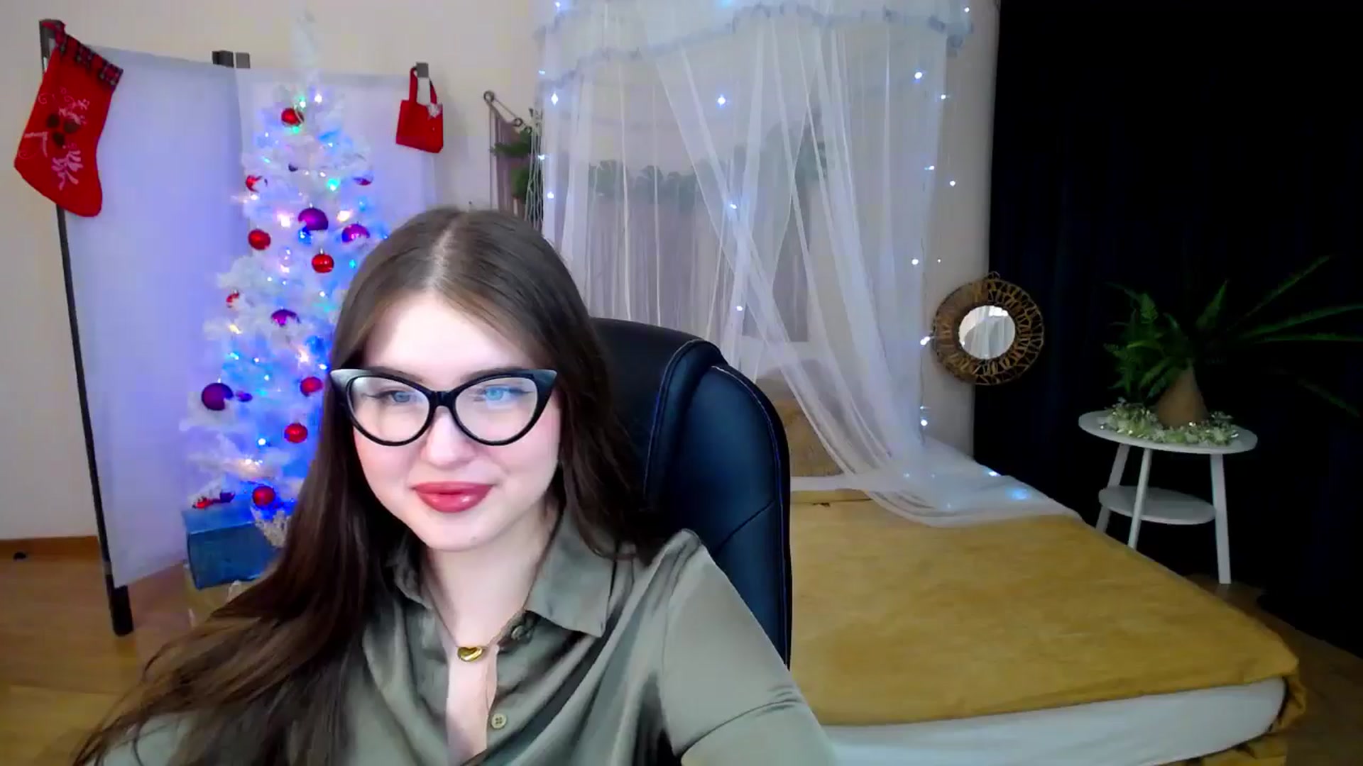 Gallery image thumbnail from AdmireMyEyes's myfreecams stream on, 12/19/2024, 23:00 image 6 of 20