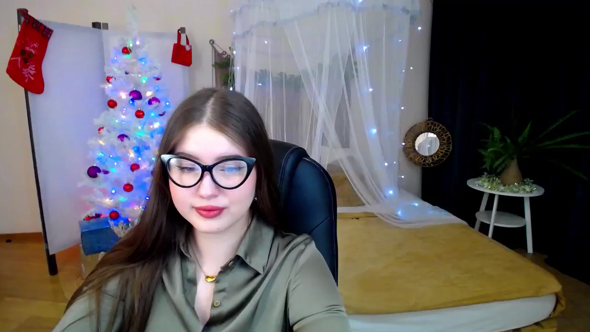 Gallery image thumbnail from AdmireMyEyes's myfreecams stream on, 12/19/2024, 23:00 image 3 of 20
