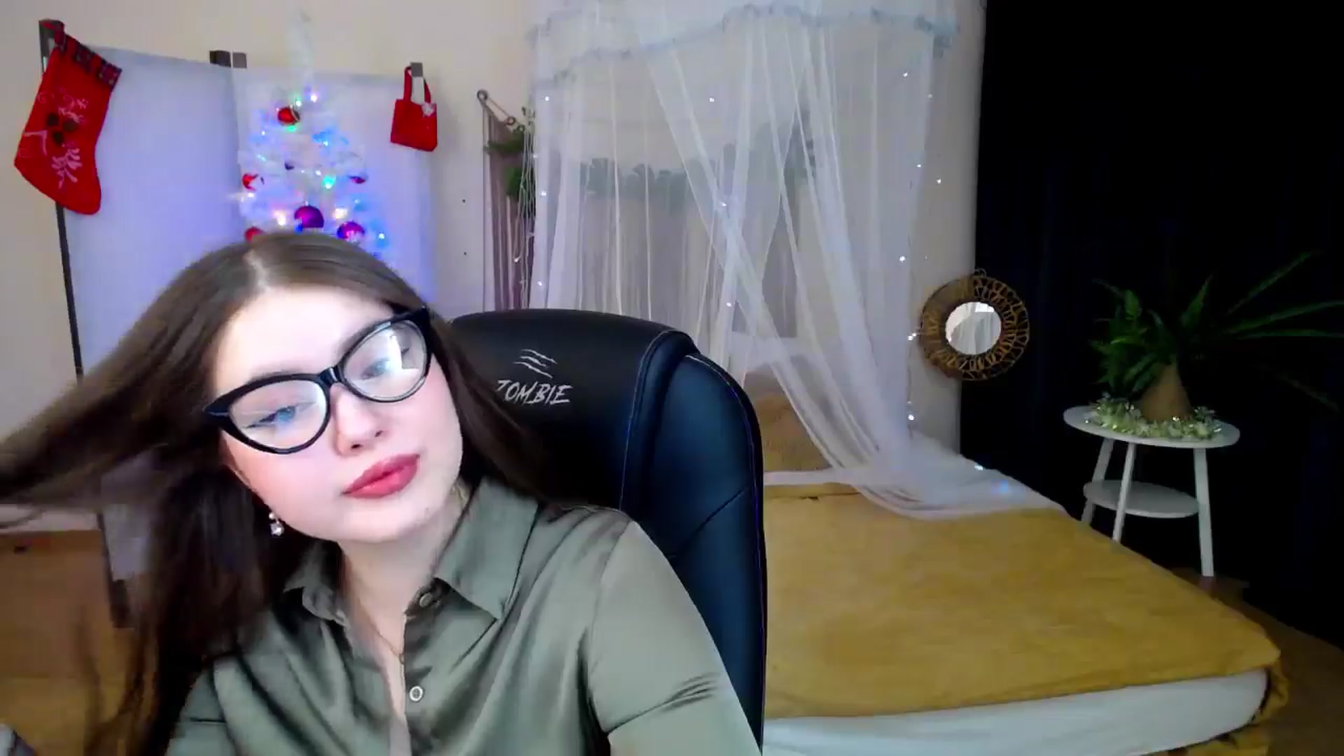 Gallery image thumbnail from AdmireMyEyes's myfreecams stream on, 12/19/2024, 23:00 image 2 of 20