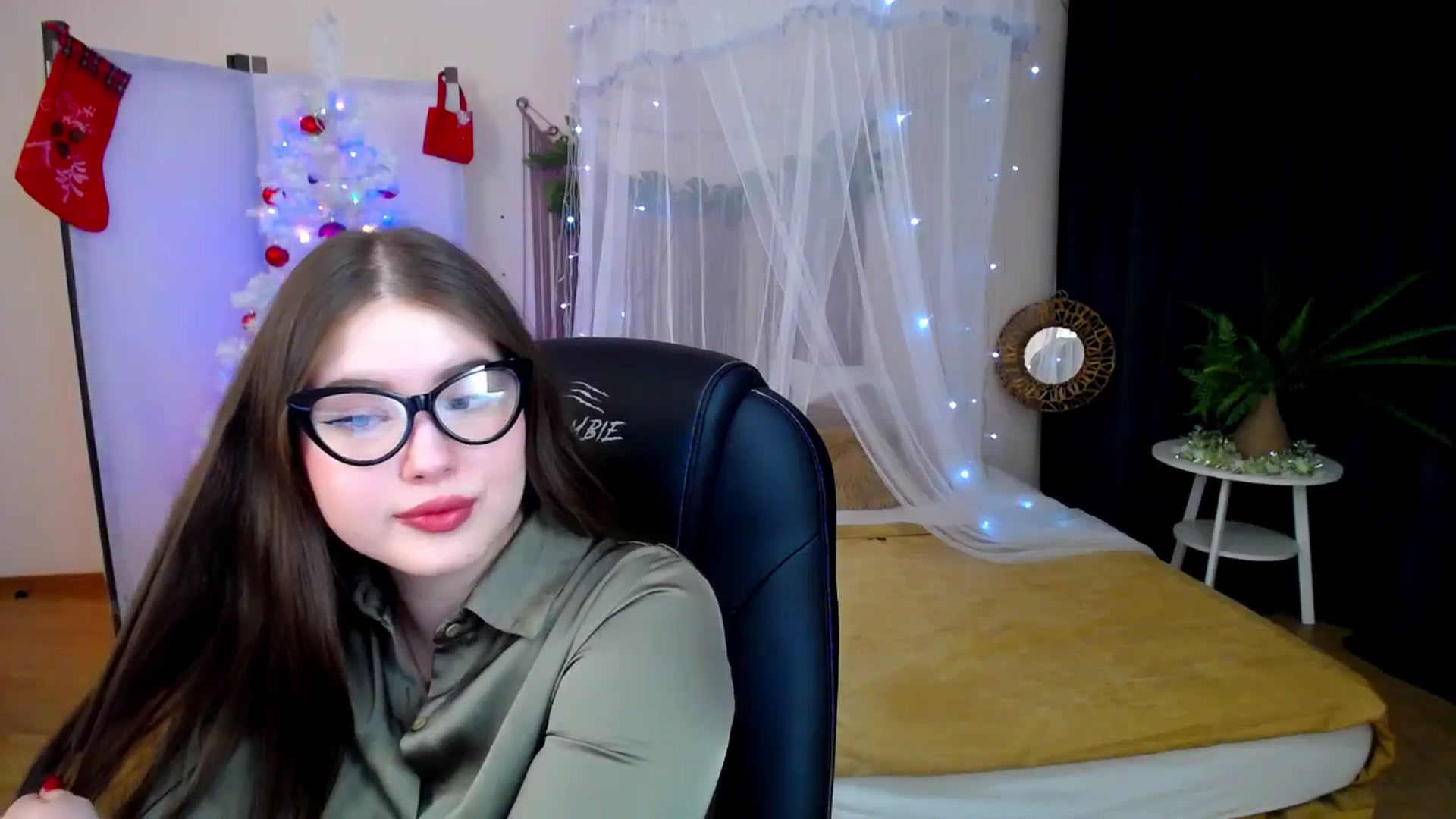 Gallery image thumbnail from AdmireMyEyes's myfreecams stream on, 12/19/2024, 23:00 image 4 of 20