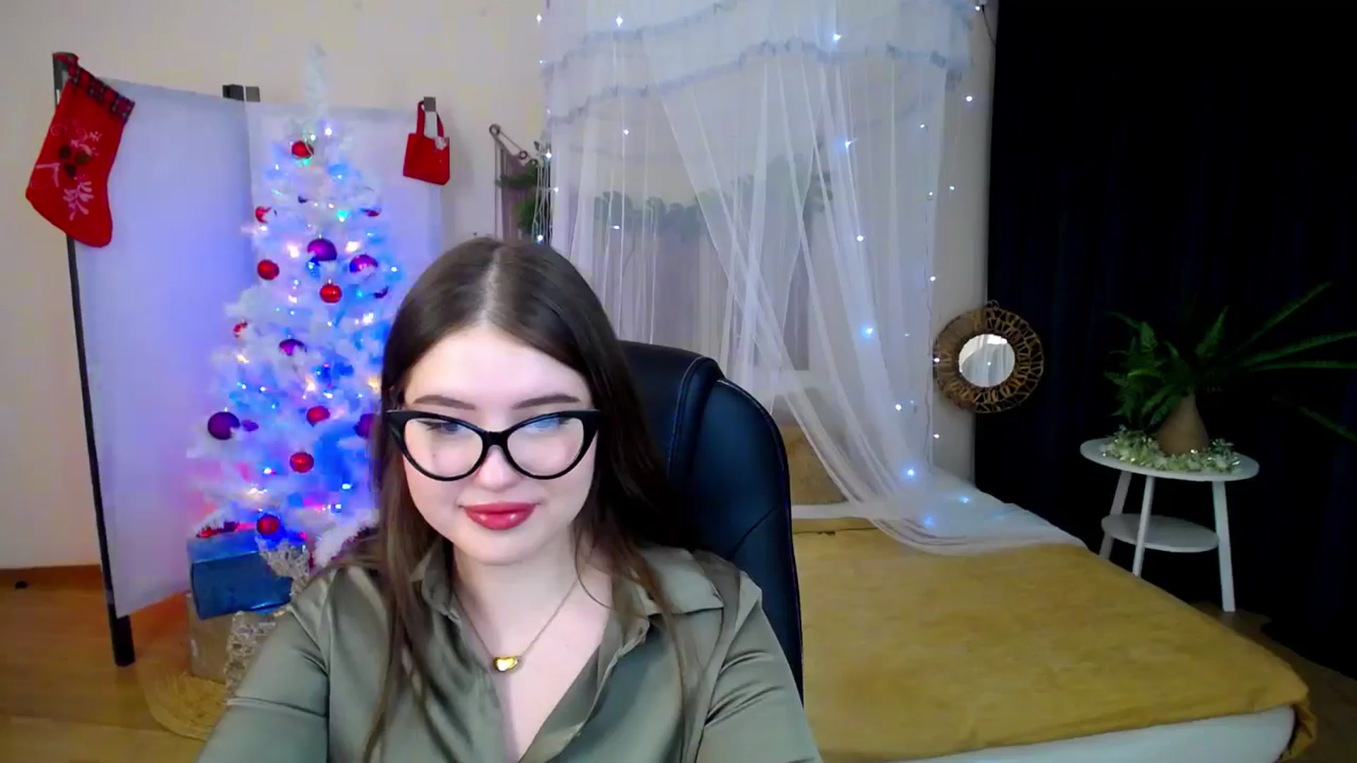 Gallery image thumbnail from AdmireMyEyes's myfreecams stream on, 12/19/2024, 23:00 image 18 of 20