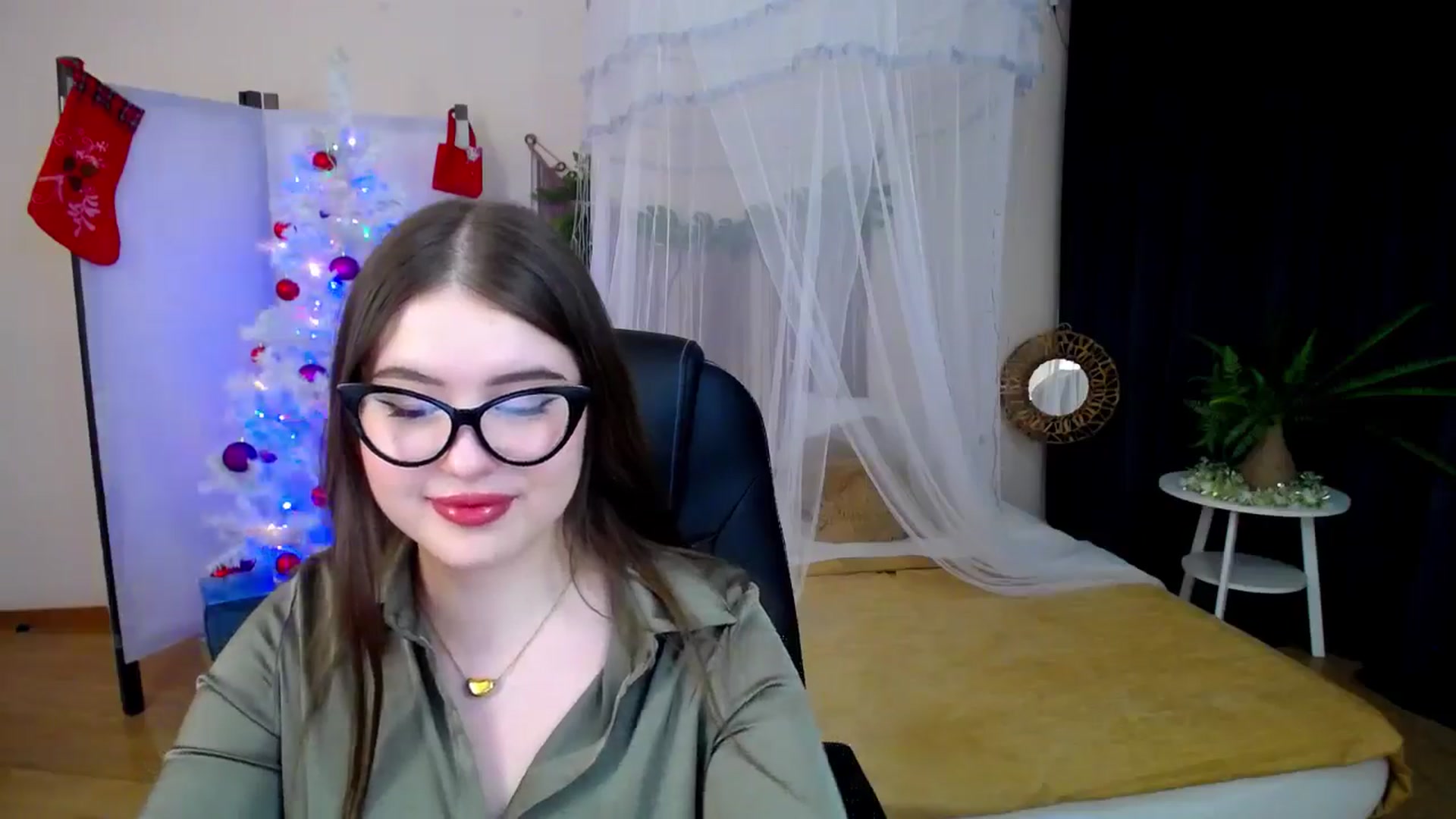 Gallery image thumbnail from AdmireMyEyes's myfreecams stream on, 12/19/2024, 23:00 image 17 of 20