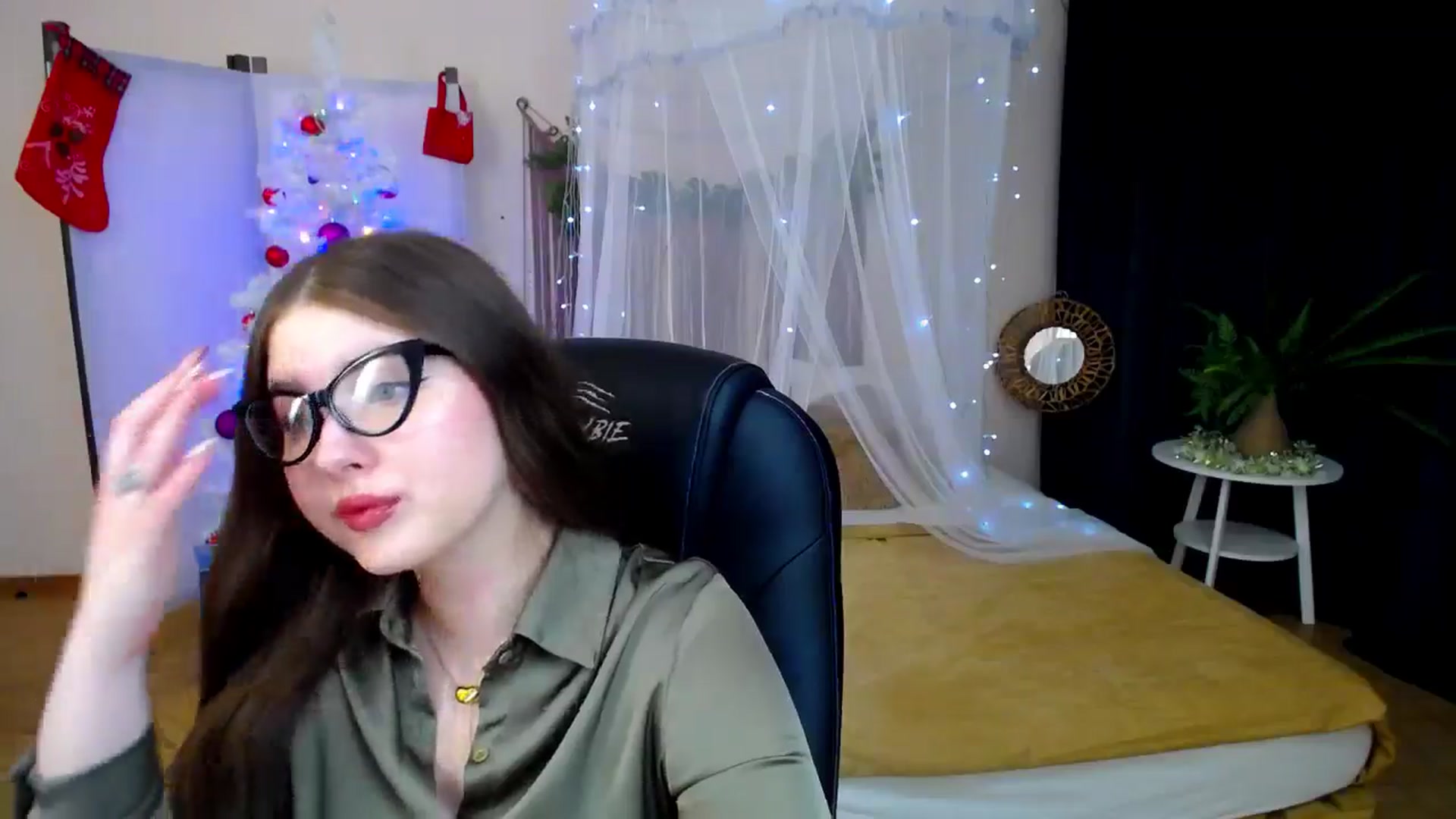 Gallery image thumbnail from AdmireMyEyes's myfreecams stream on, 12/19/2024, 23:00 image 5 of 20