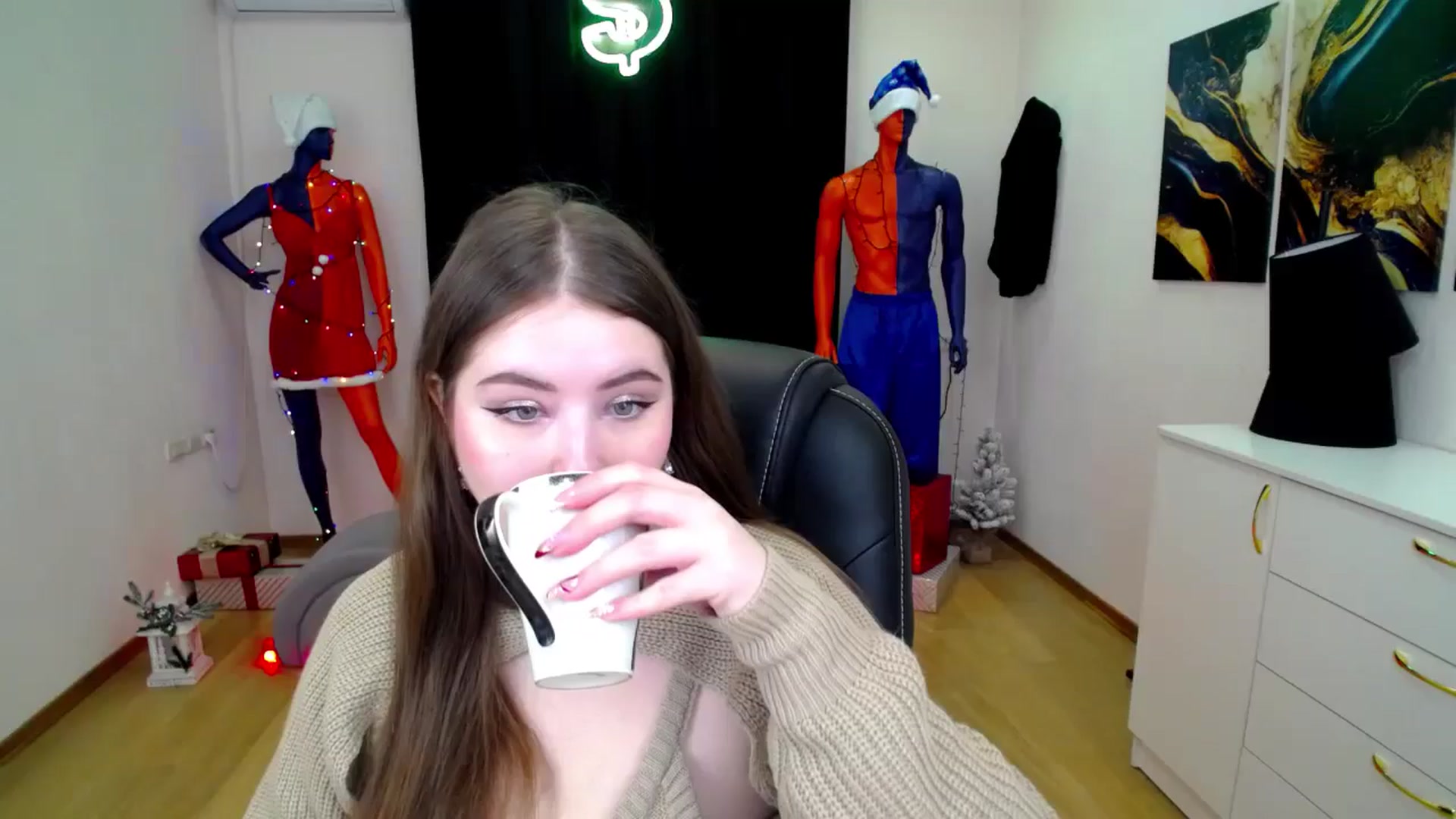 Gallery image thumbnail from AdmireMyEyes's myfreecams stream on, 12/20/2024, 19:47 image 3 of 20