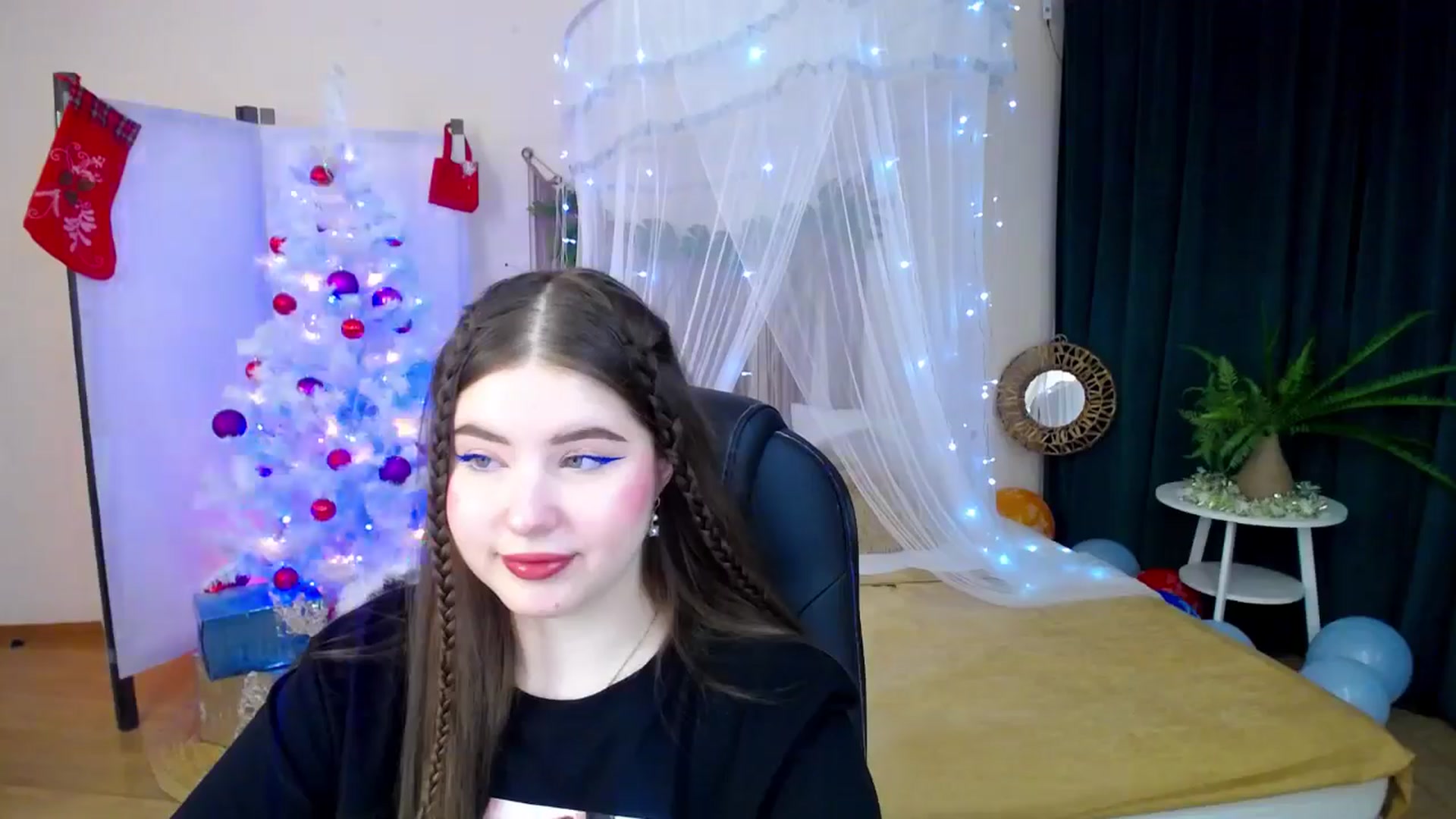 Gallery image thumbnail from AdmireMyEyes's myfreecams stream on, 12/21/2024, 19:04 image 14 of 20