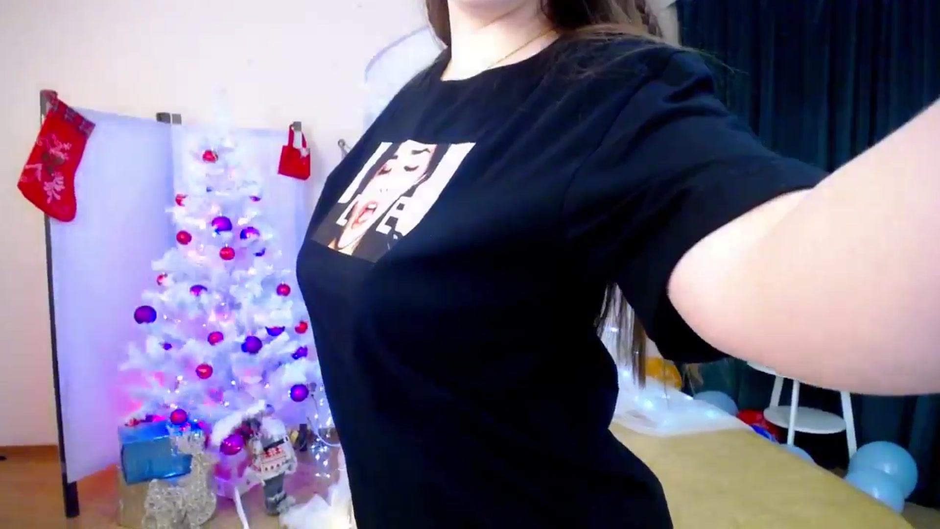 Gallery image thumbnail from AdmireMyEyes's myfreecams stream on, 12/21/2024, 19:04 image 16 of 20