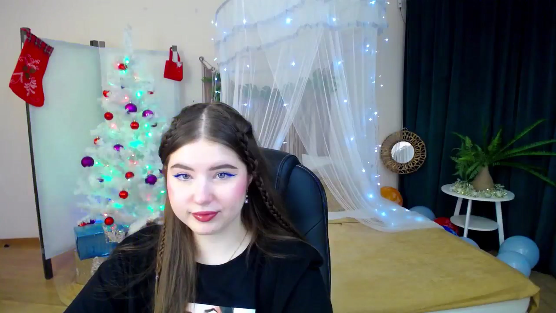 Gallery image thumbnail from AdmireMyEyes's myfreecams stream on, 12/21/2024, 19:04 image 12 of 20