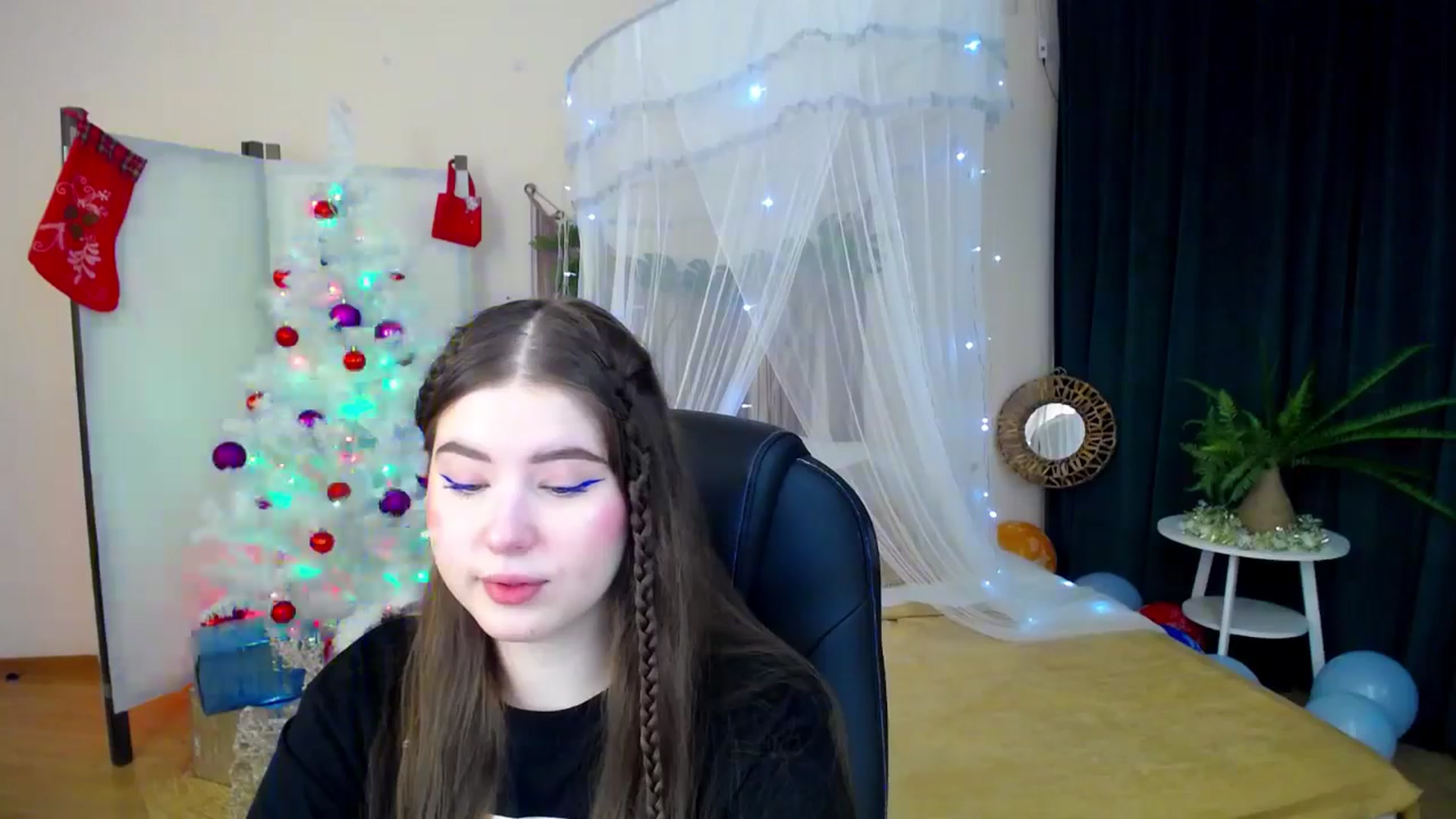 Gallery image thumbnail from AdmireMyEyes's myfreecams stream on, 12/21/2024, 19:04 image 2 of 20