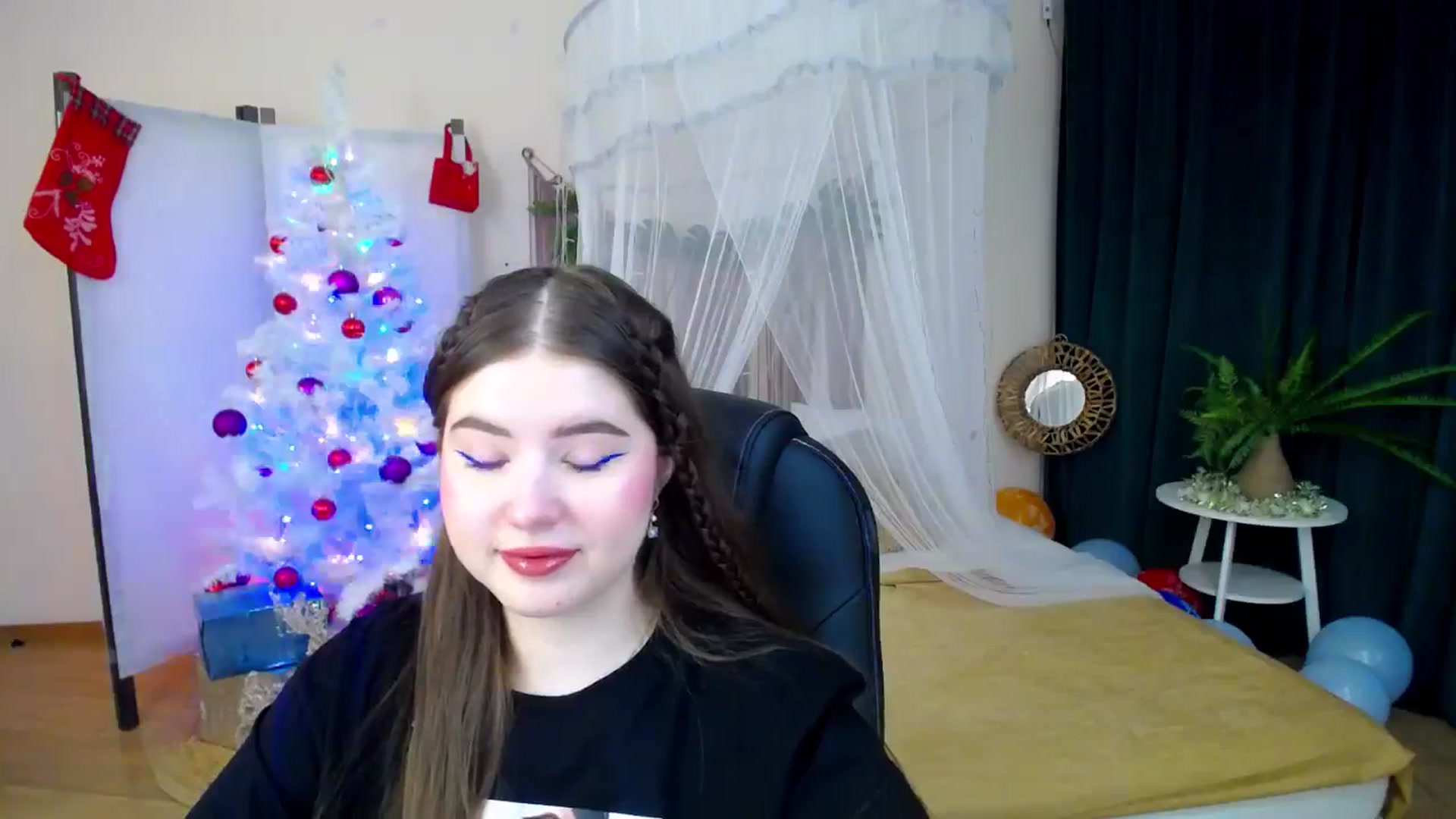 Gallery image thumbnail from AdmireMyEyes's myfreecams stream on, 12/21/2024, 19:04 image 5 of 20