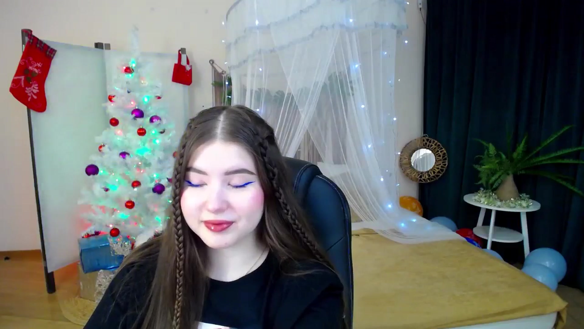 Gallery image thumbnail from AdmireMyEyes's myfreecams stream on, 12/21/2024, 19:04 image 7 of 20