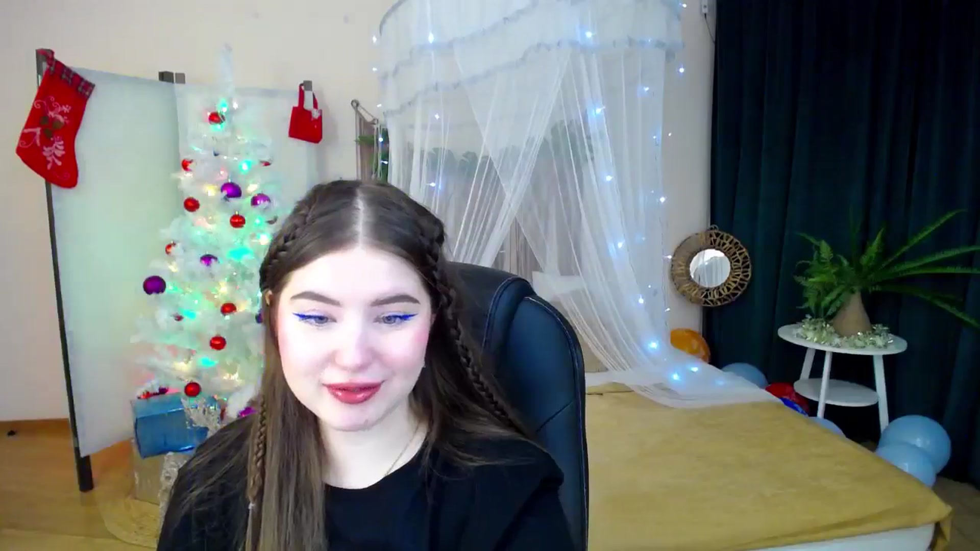Gallery image thumbnail from AdmireMyEyes's myfreecams stream on, 12/21/2024, 19:04 image 11 of 20