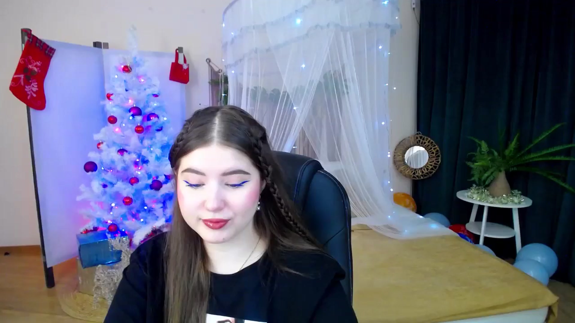 Gallery image thumbnail from AdmireMyEyes's myfreecams stream on, 12/21/2024, 19:04 image 15 of 20
