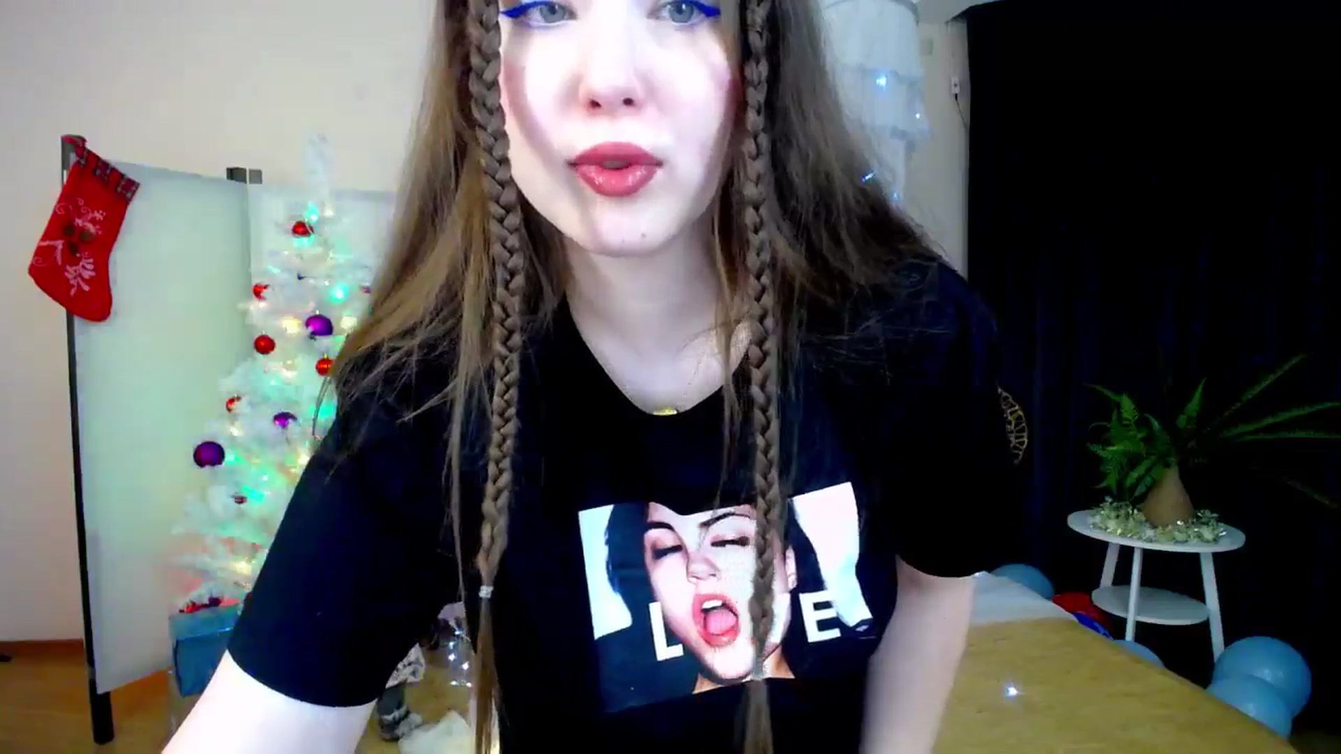 Gallery image thumbnail from AdmireMyEyes's myfreecams stream on, 12/21/2024, 19:04 image 17 of 20