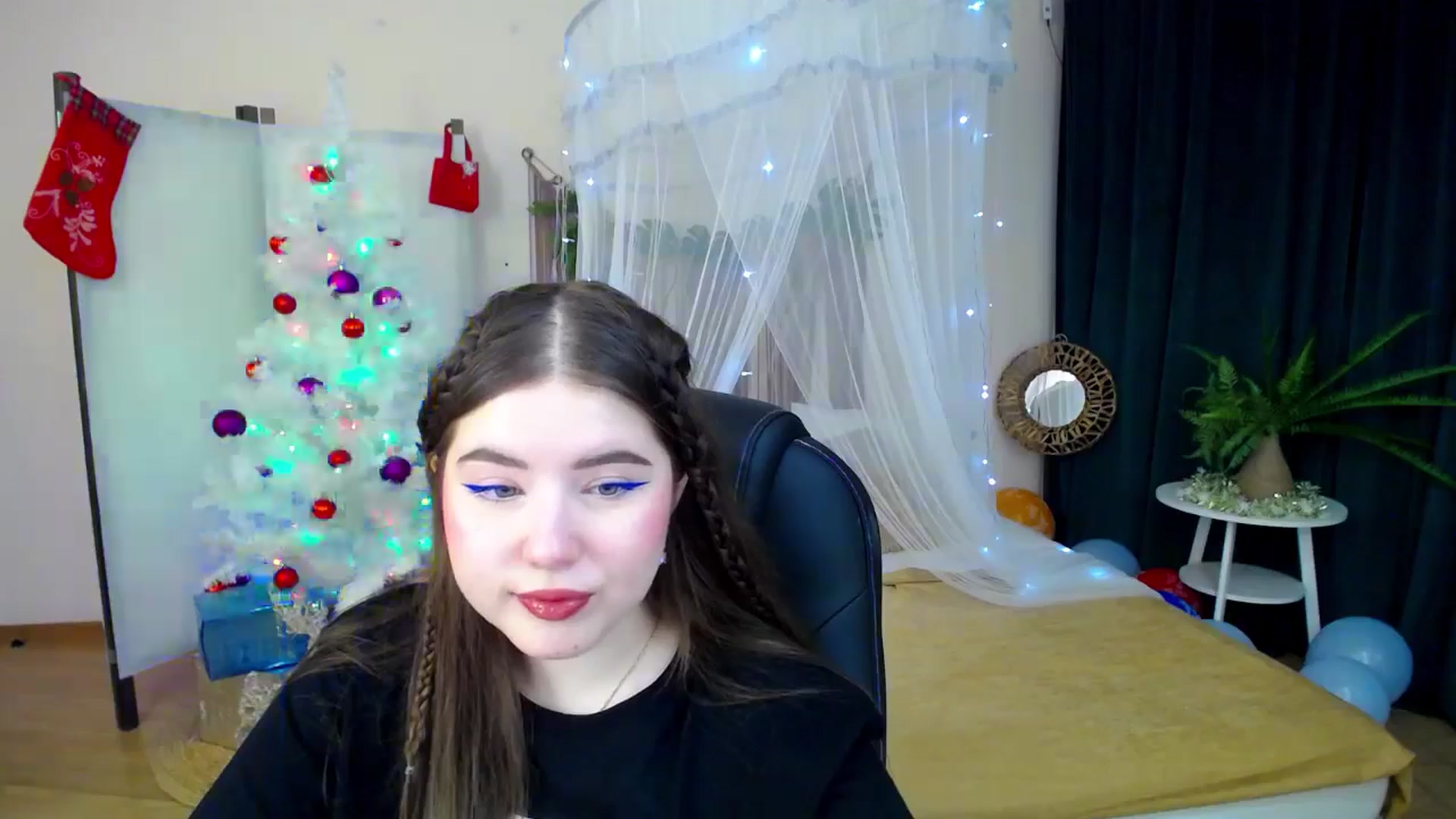 Gallery image thumbnail from AdmireMyEyes's myfreecams stream on, 12/21/2024, 19:04 image 9 of 20