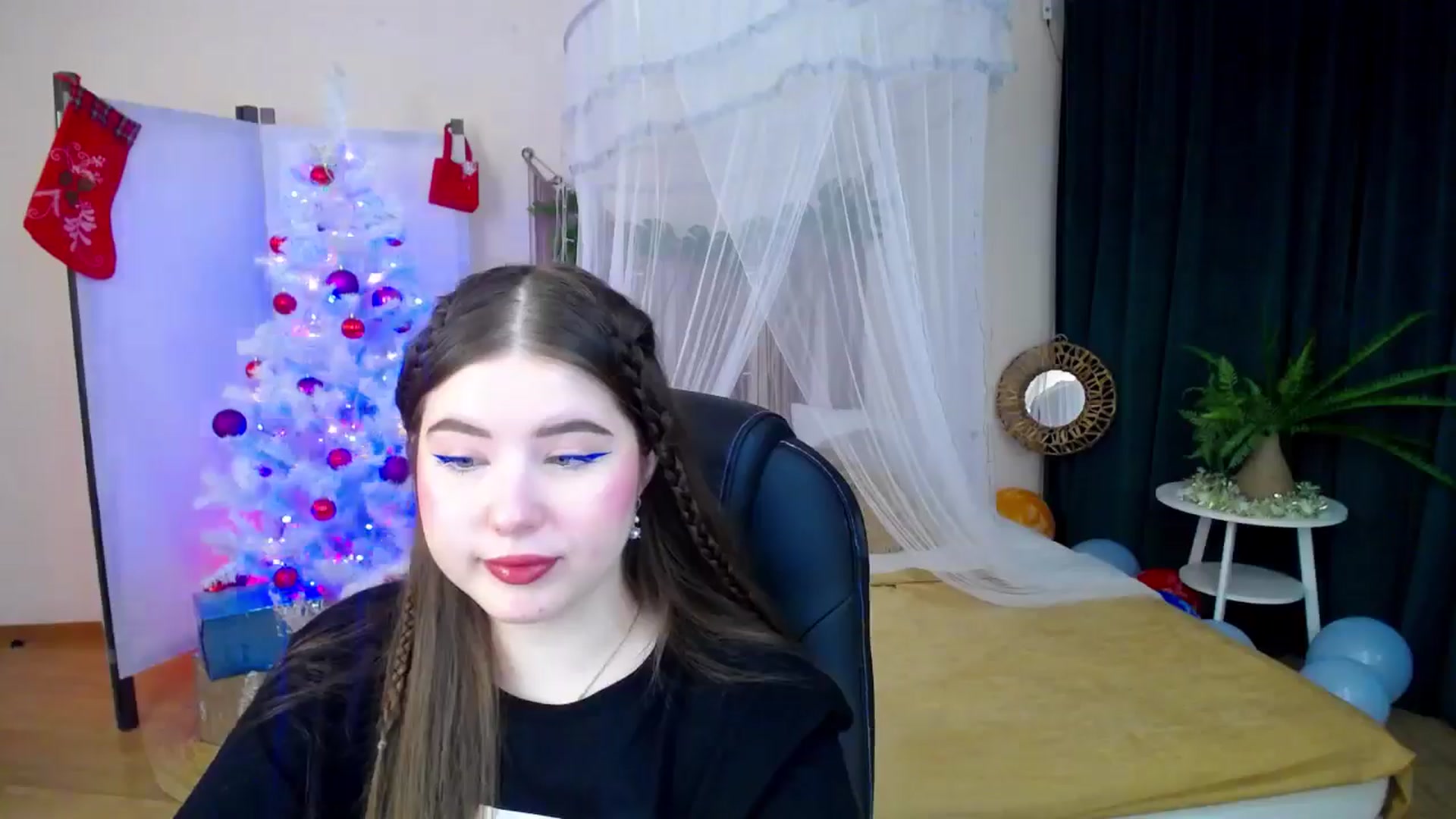 Gallery image thumbnail from AdmireMyEyes's myfreecams stream on, 12/21/2024, 19:04 image 10 of 20