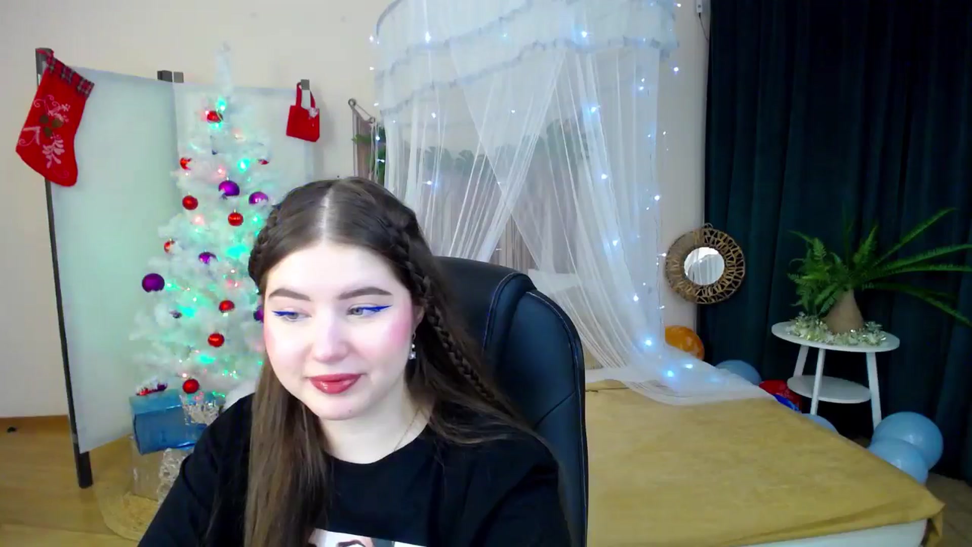 Gallery image thumbnail from AdmireMyEyes's myfreecams stream on, 12/21/2024, 19:04 image 6 of 20
