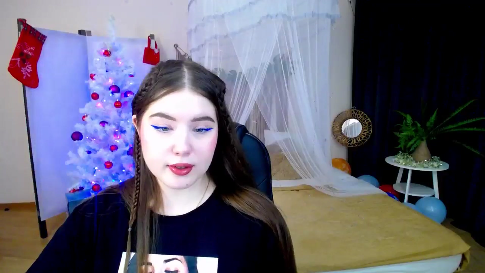 Gallery image thumbnail from AdmireMyEyes's myfreecams stream on, 12/21/2024, 19:46 image 14 of 20