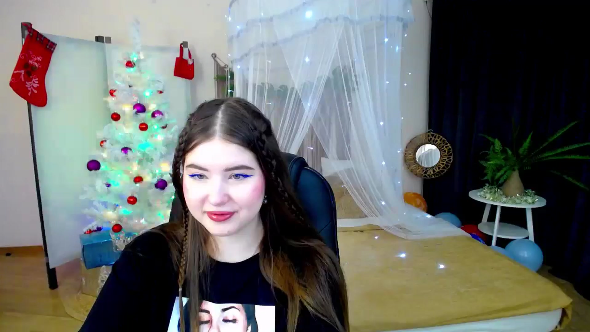 Gallery image thumbnail from AdmireMyEyes's myfreecams stream on, 12/21/2024, 19:46 image 16 of 20