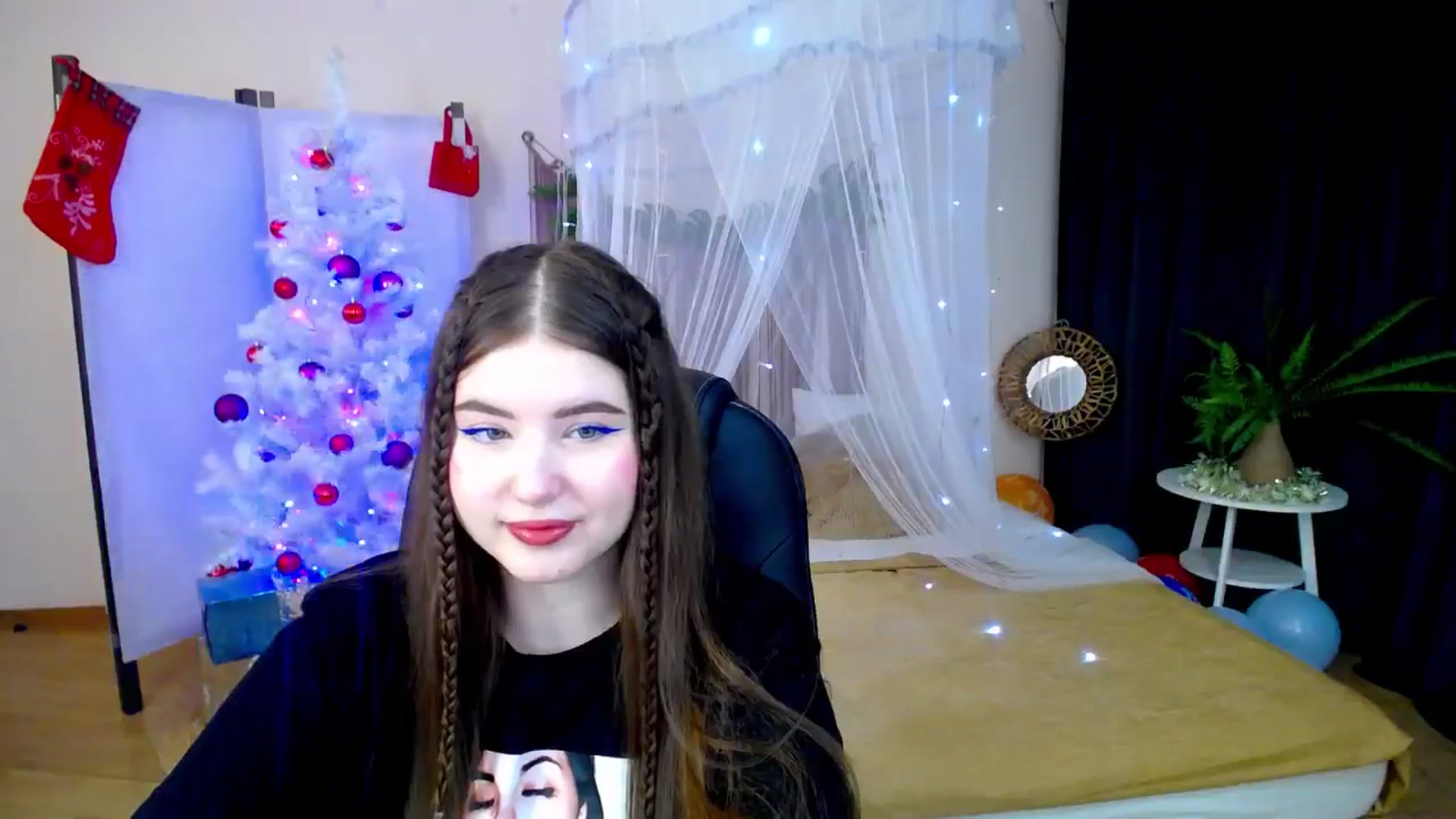 Gallery image thumbnail from AdmireMyEyes's myfreecams stream on, 12/21/2024, 19:46 image 13 of 20