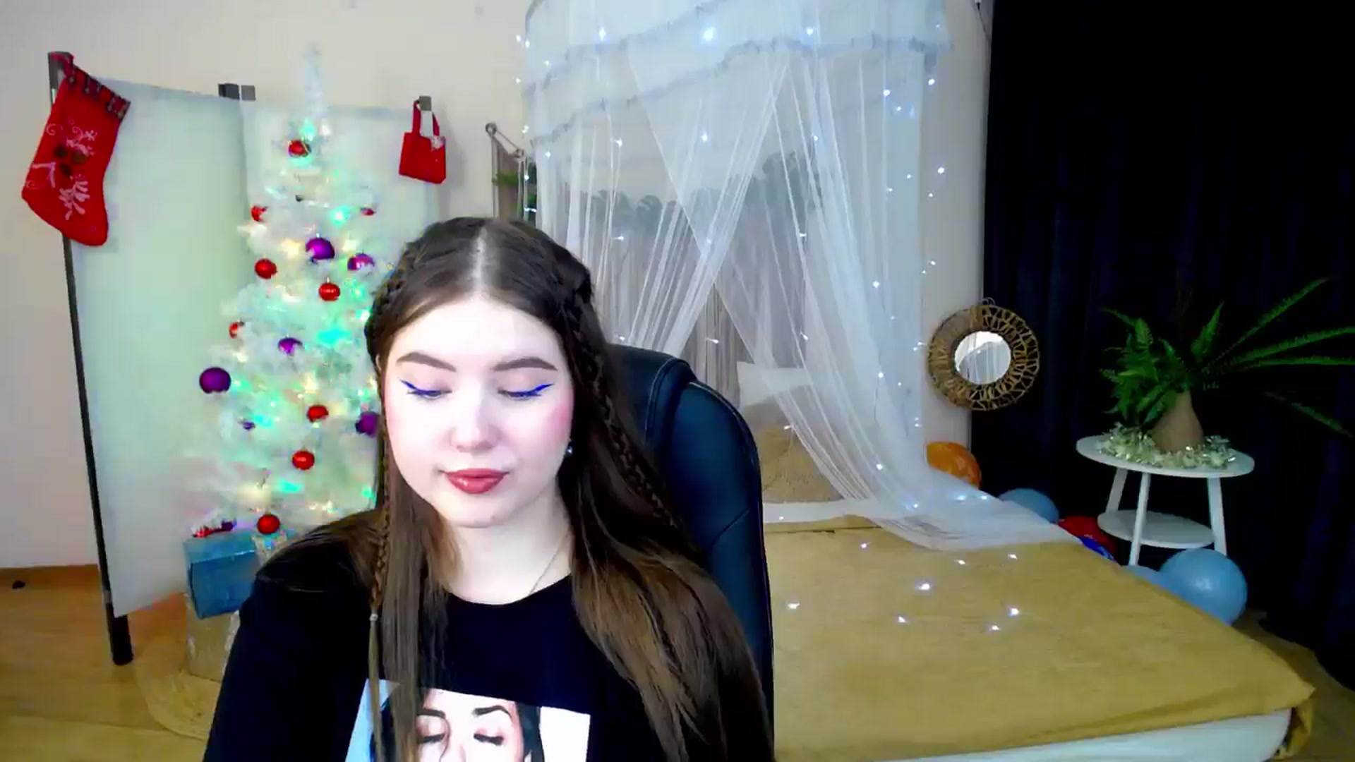 Gallery image thumbnail from AdmireMyEyes's myfreecams stream on, 12/21/2024, 19:46 image 15 of 20
