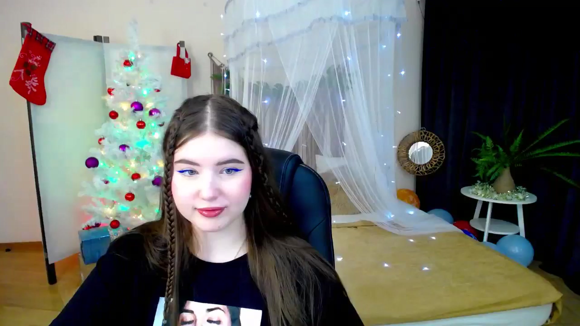 Gallery image thumbnail from AdmireMyEyes's myfreecams stream on, 12/21/2024, 19:46 image 17 of 20