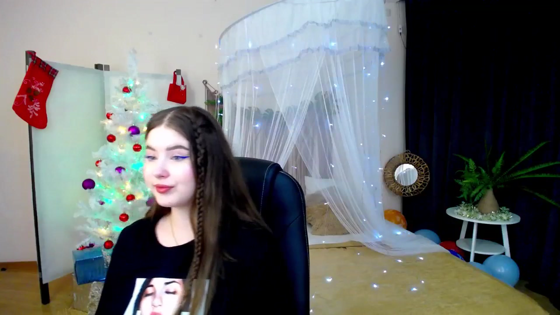 Gallery image thumbnail from AdmireMyEyes's myfreecams stream on, 12/21/2024, 19:46 image 4 of 20