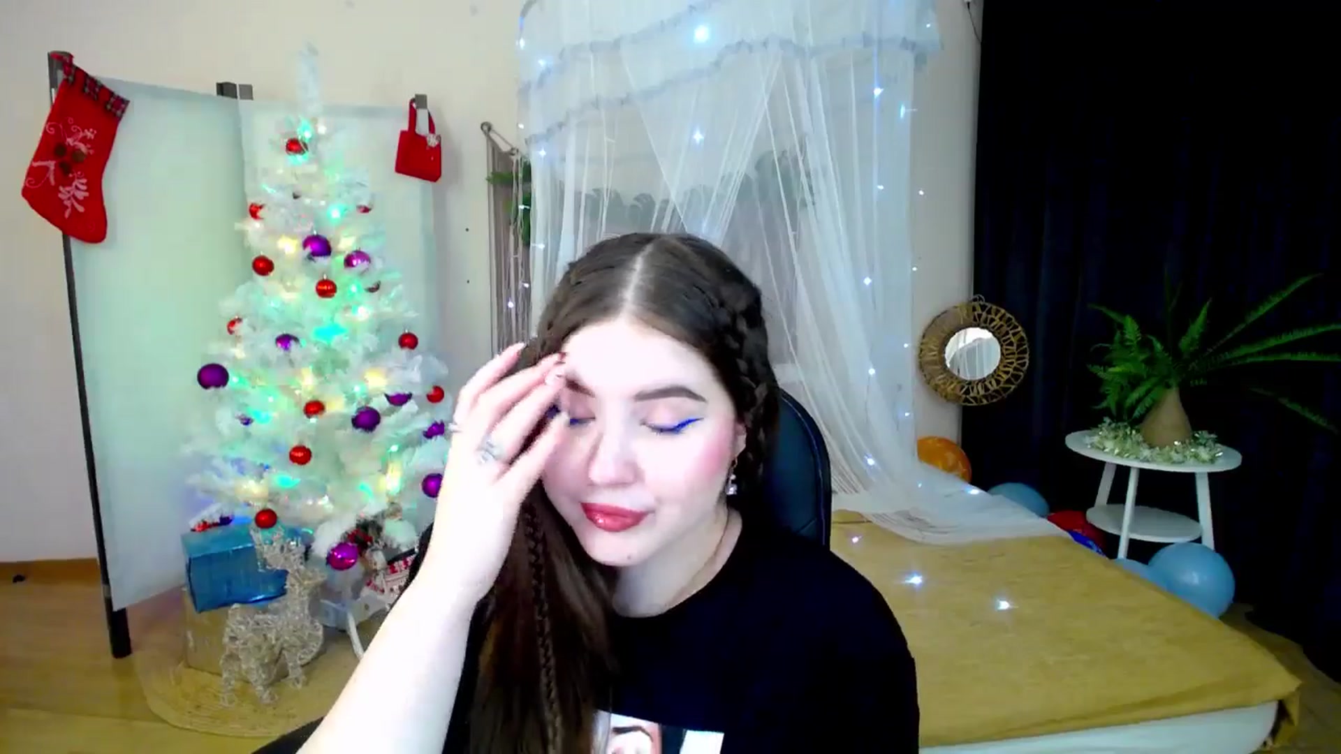Gallery image thumbnail from AdmireMyEyes's myfreecams stream on, 12/21/2024, 19:46 image 7 of 20