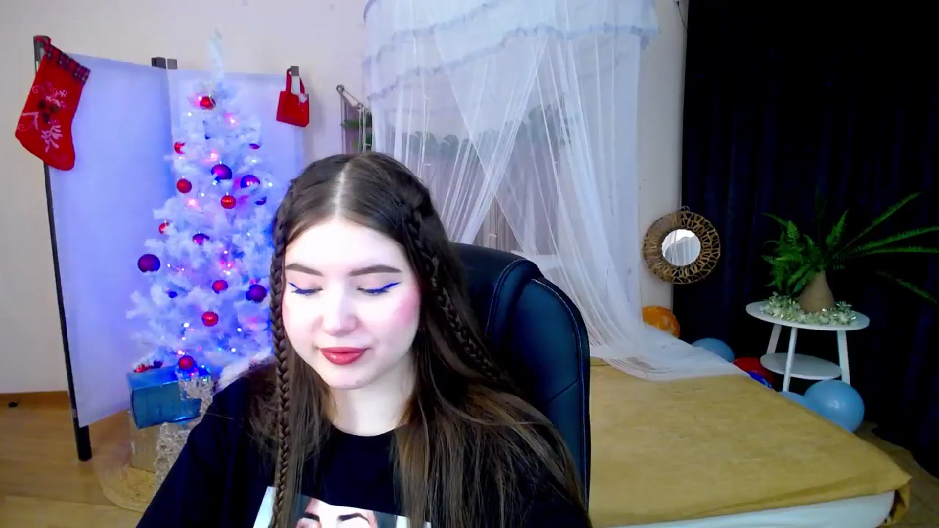 Gallery image thumbnail from AdmireMyEyes's myfreecams stream on, 12/21/2024, 19:46 image 19 of 20